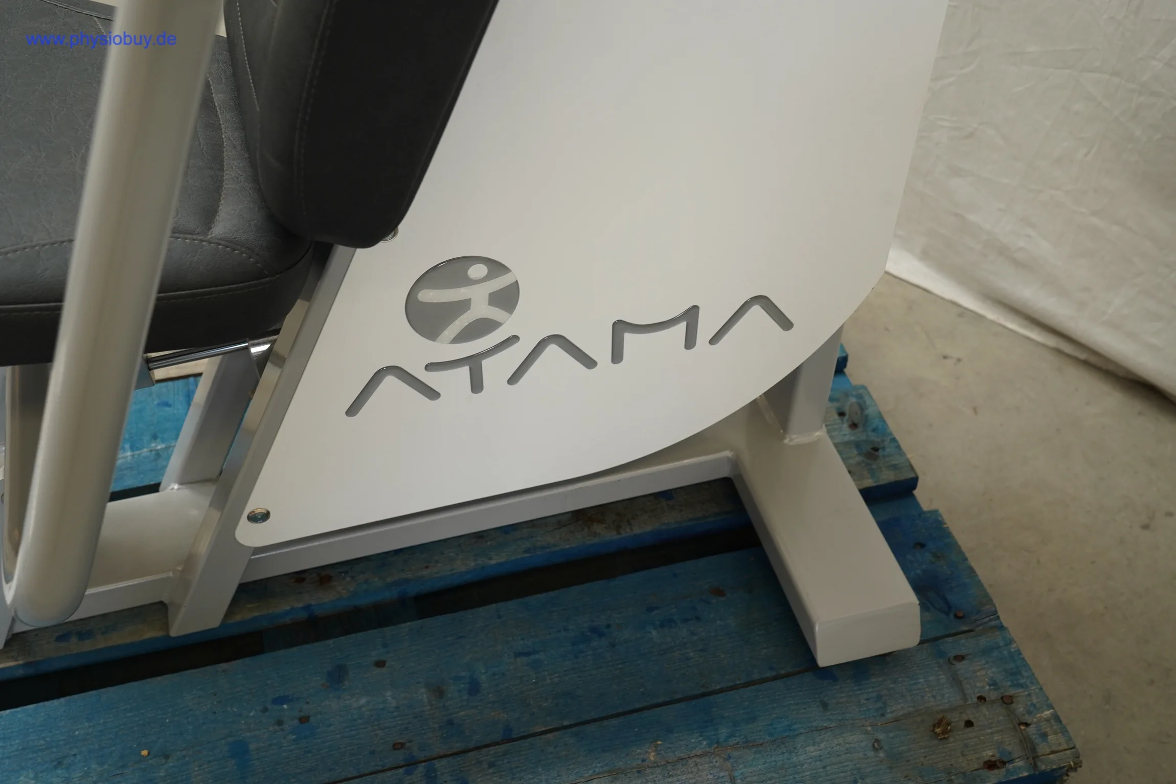 ATAMA Excio Gerätezirkel Highline, ATAMA-Logo an der Geräteverkleidung, Nahaufnahme