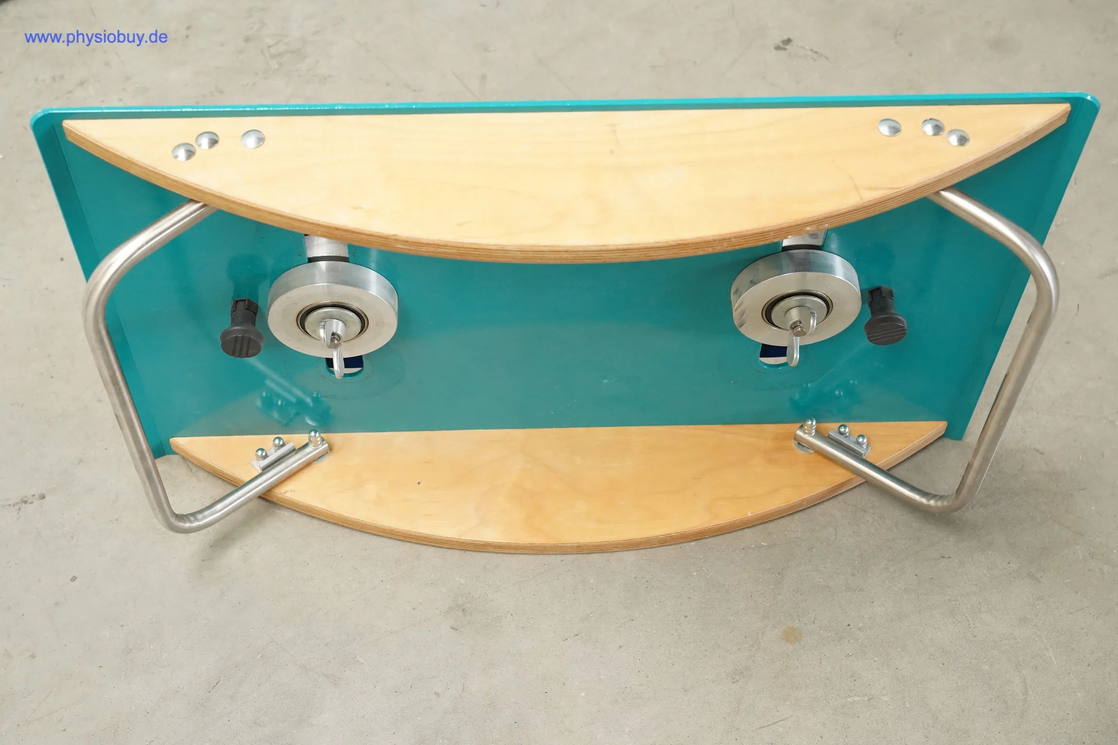 Balance-Board Arti-AX von unten mit Rollmechanismus und Holzkufen