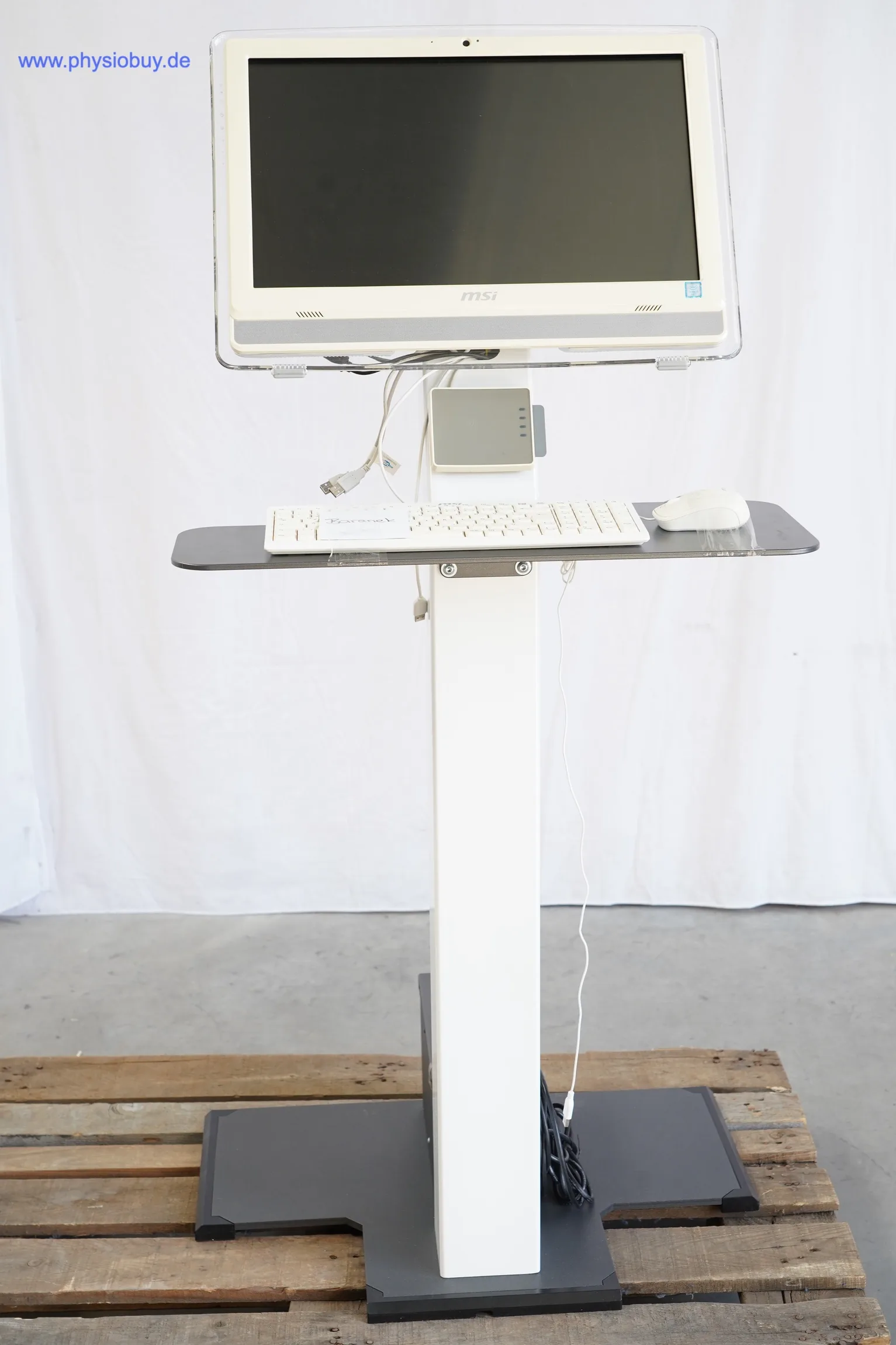 Bildschirm-Arbeitsstation mit Tastatur und Maus für das Schnell Synchro Trainingssystem