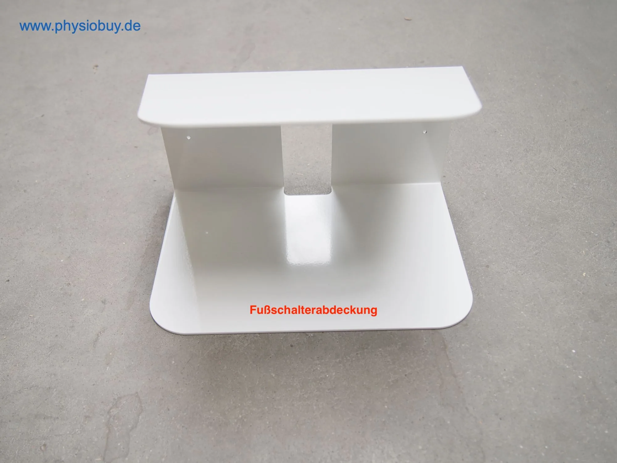 Weiße Fußschalterabdeckung als Zubehör zur Bobathliege Physiothek Xedos