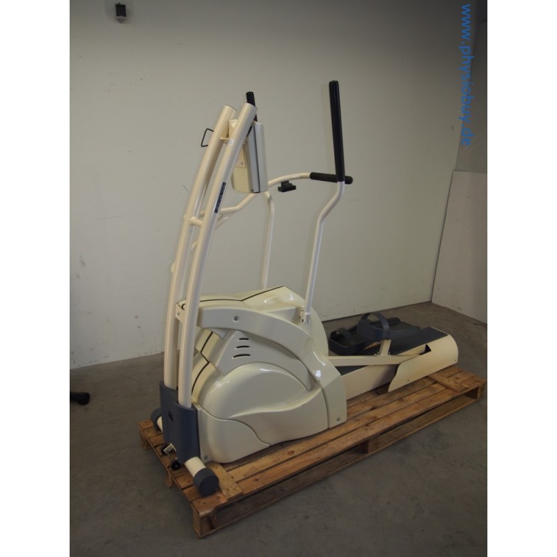 Ergo-Fit Crosser 3000S Crosstrainer, cremefarbenes Gehäuse auf Palette