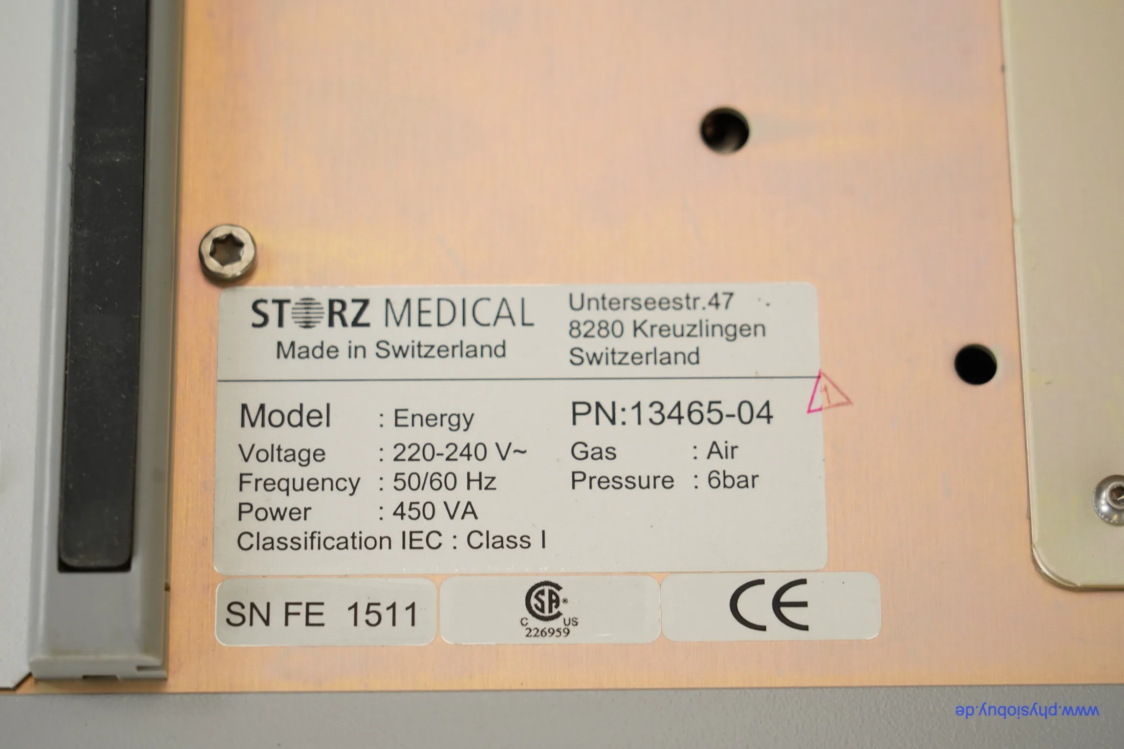 Typenschild des Storz-Energy-Kompressors mit Modell-, Spannungs- und Druckangaben
