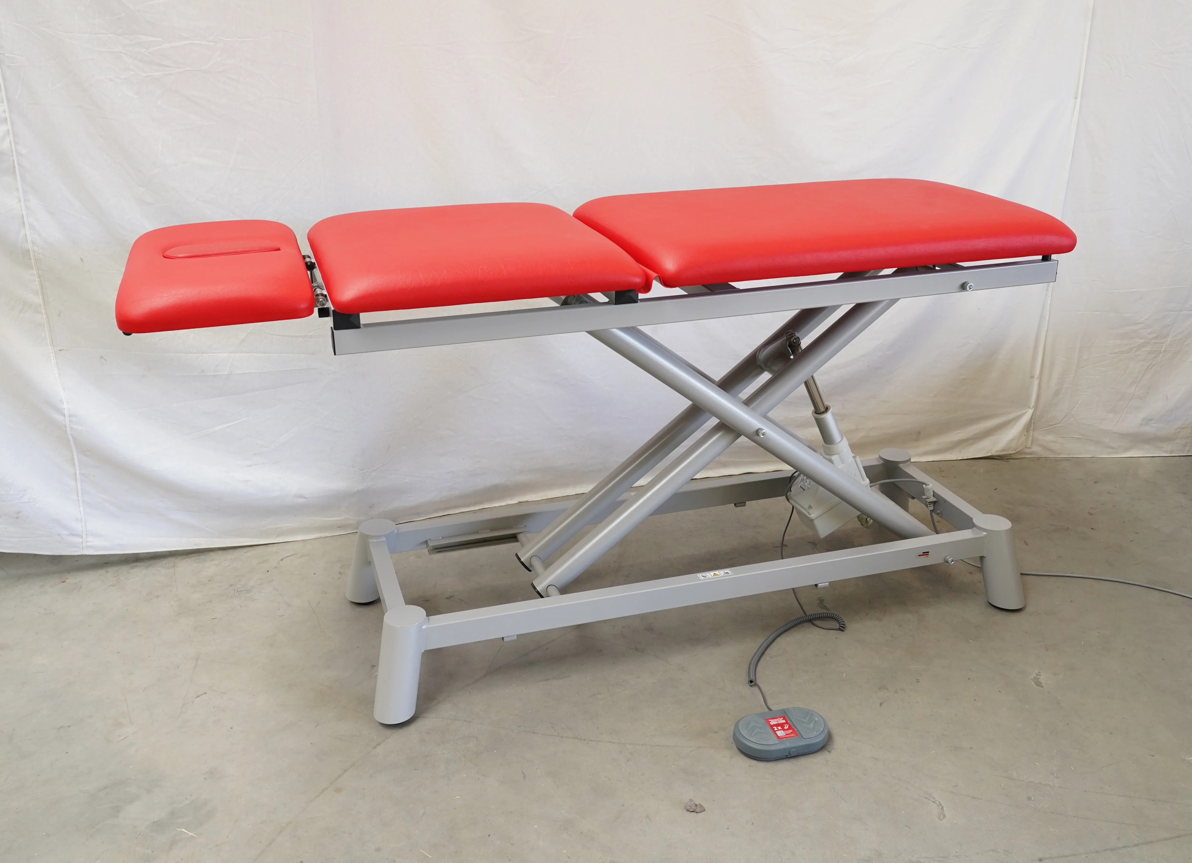 Therapieliege Pino PinoPro elektr., Kopf-, Rücken- und Beinteil im Überblick