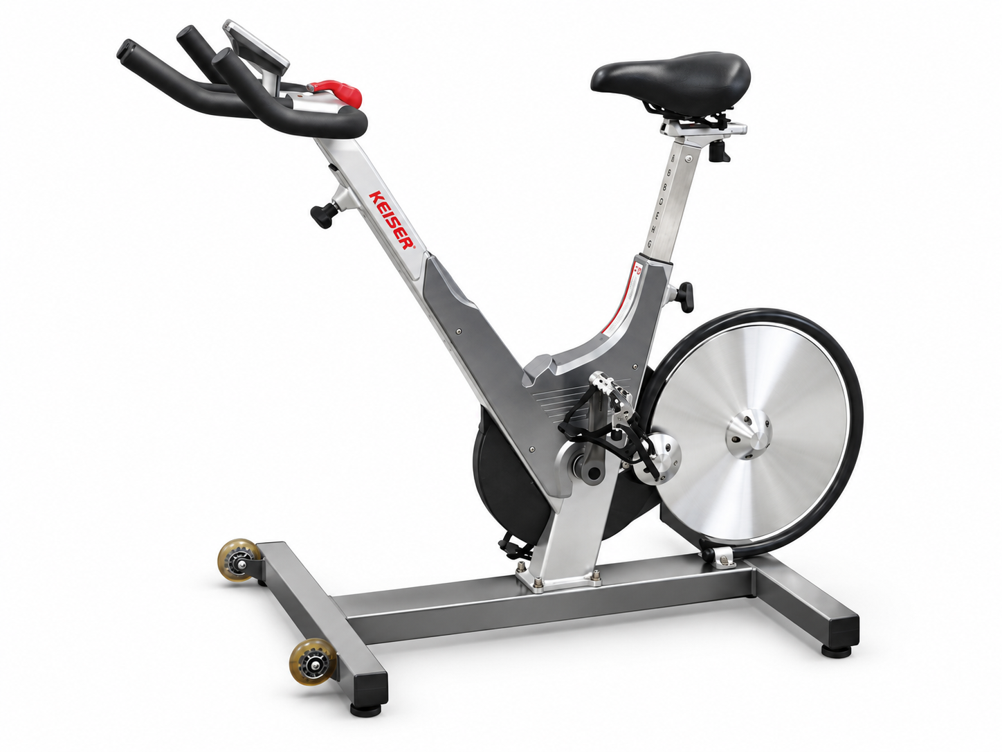 Keiser Physio Bike M3 in der Seitenansicht mit Lenker, Sattel, Schwungscheibe und Transportrollen vor weißem Hintergrund