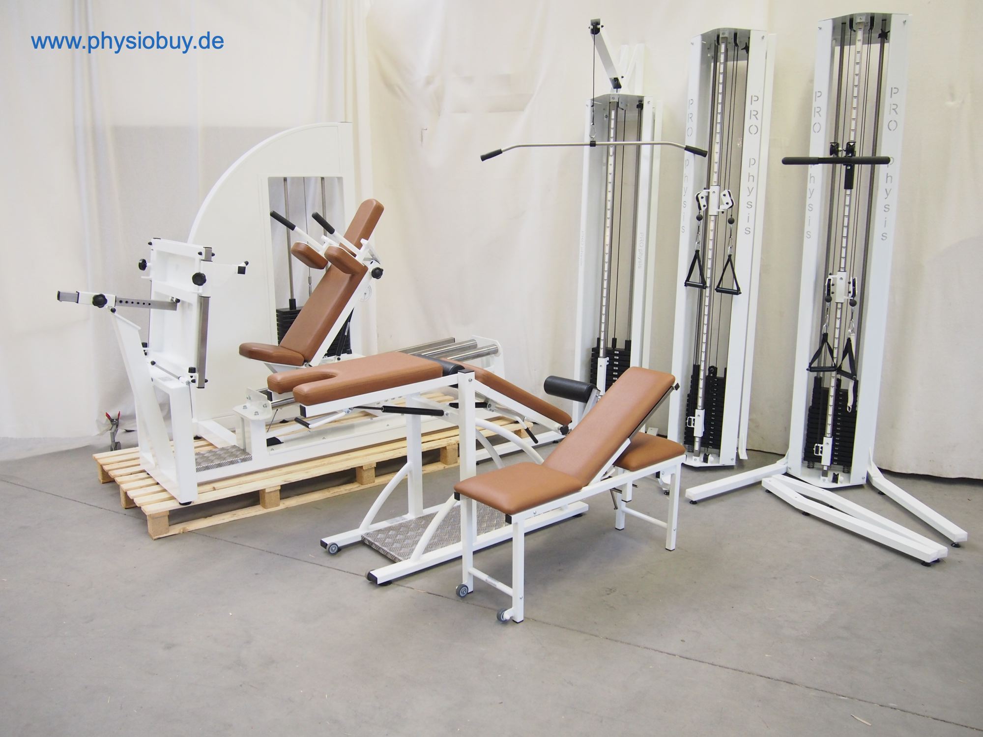 Pro Physis KG-am-Gerät-Paket mit mehreren Trainingsstationen in Weiß-Braun