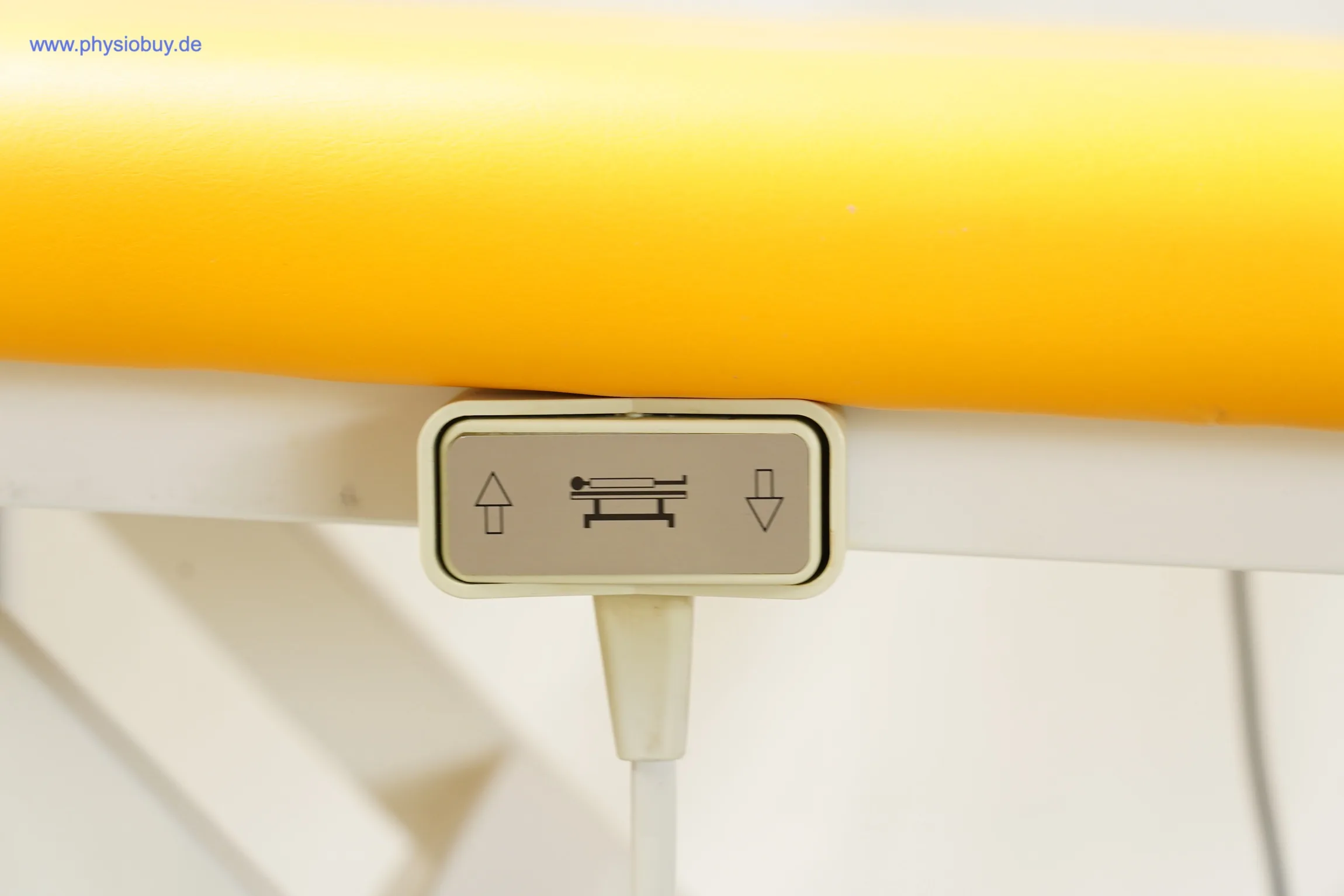 Bedienfeld für die elektrische Höhenverstellung der Theraflex Liege Favorite, Nahaufnahme