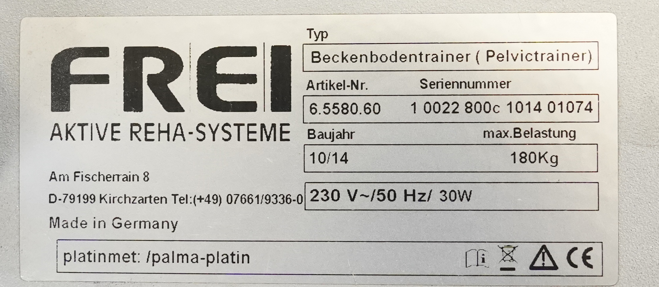 Typenschild des FREI Beckenboden/Pelvictrainer mit Seriennummer, Baujahr 10/14, 230 V, 30 W und maximaler Belastung 180 Kg