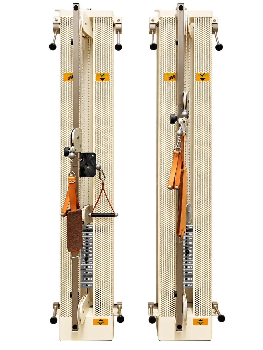 FREI Zugapparate Cover-Line Universal: zwei beige Zugtürme mit Gewichtsskala, orangen Gurten und Handgriff, frontal