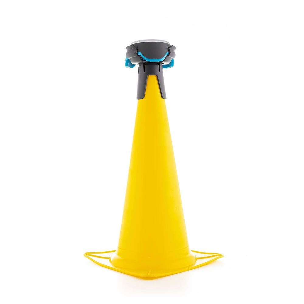 BlazePod Cone Adapter Kit, gelber Trainingskegel mit aufgesetztem Pod-Halter