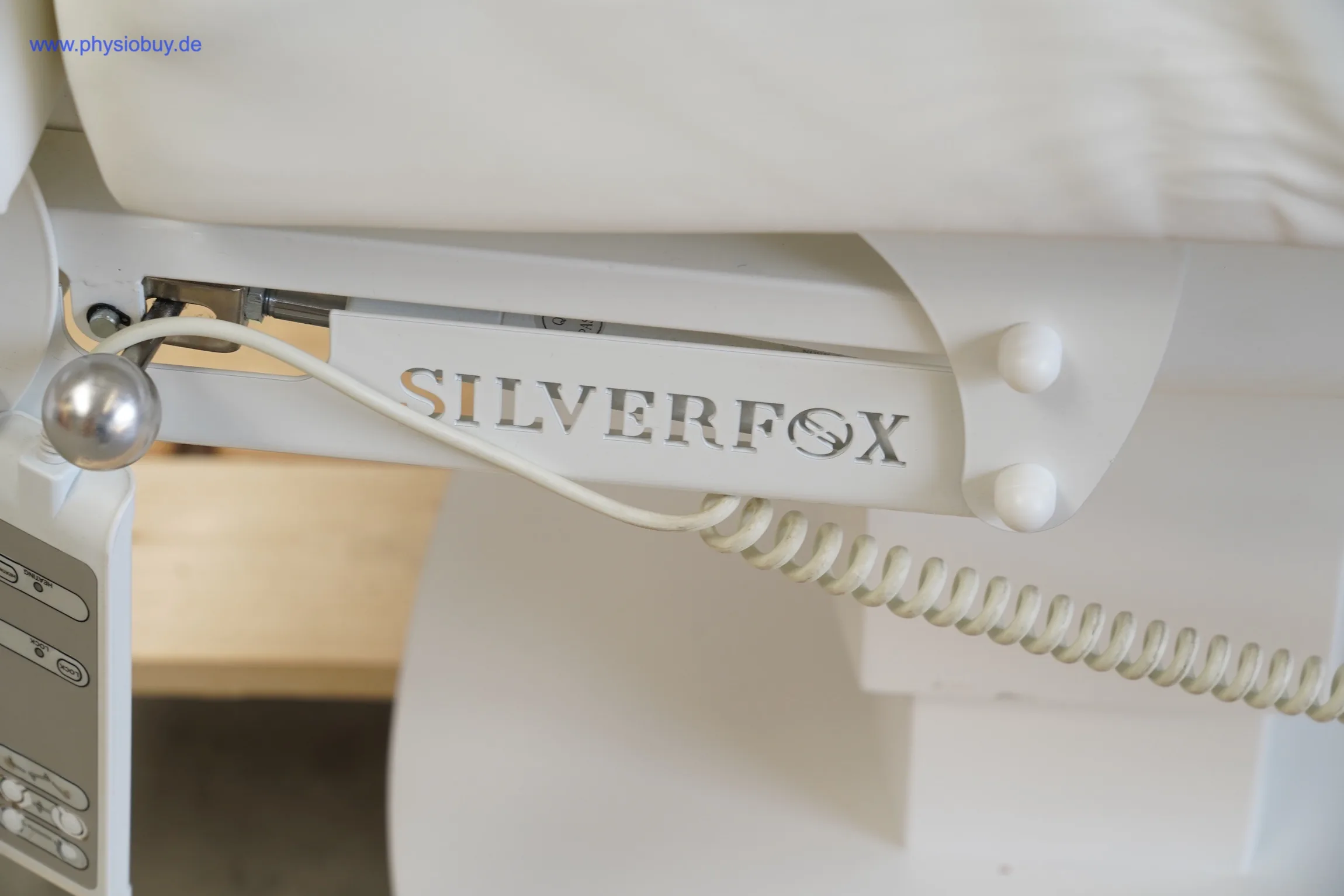 Silverfox-Hubmotor unter der Wellnessliege Harmonia, Nahaufnahme