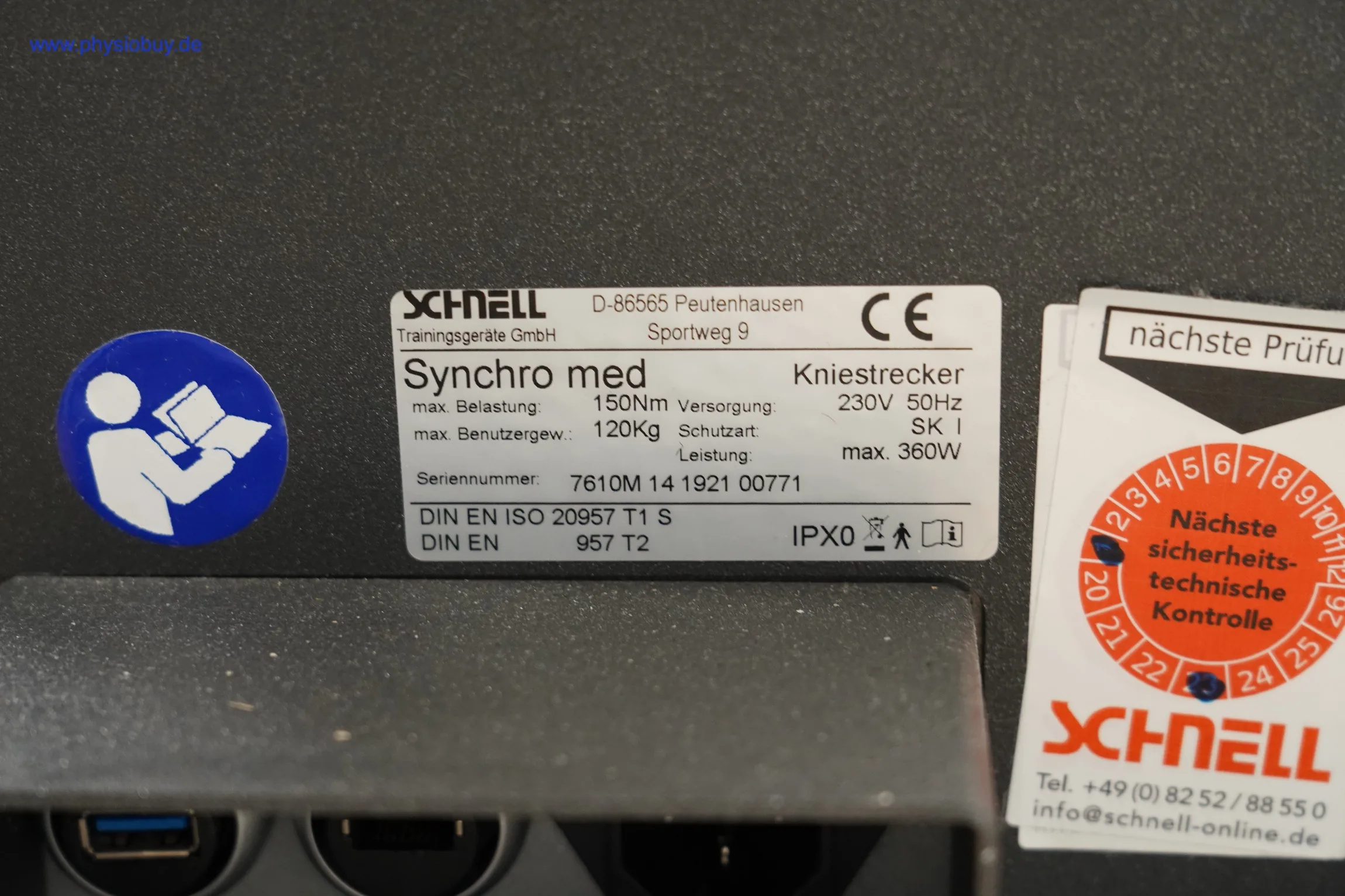 Typenschild der Kniestrecker-Station am Schnell Synchro MED-Zirkel
