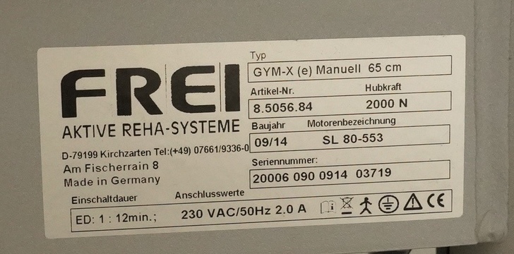 Typenschild der FREI Gym-X (e) Manuell mit Hubkraft 2000 N, Baujahr 09/14 und Anschlusswerten 230 V