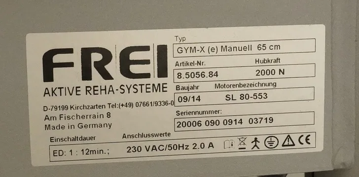 Typenschild der FREI Gym-X (e) Manuell mit Hubkraft 2000 N, Baujahr 09/14 und Anschlusswerten 230 V