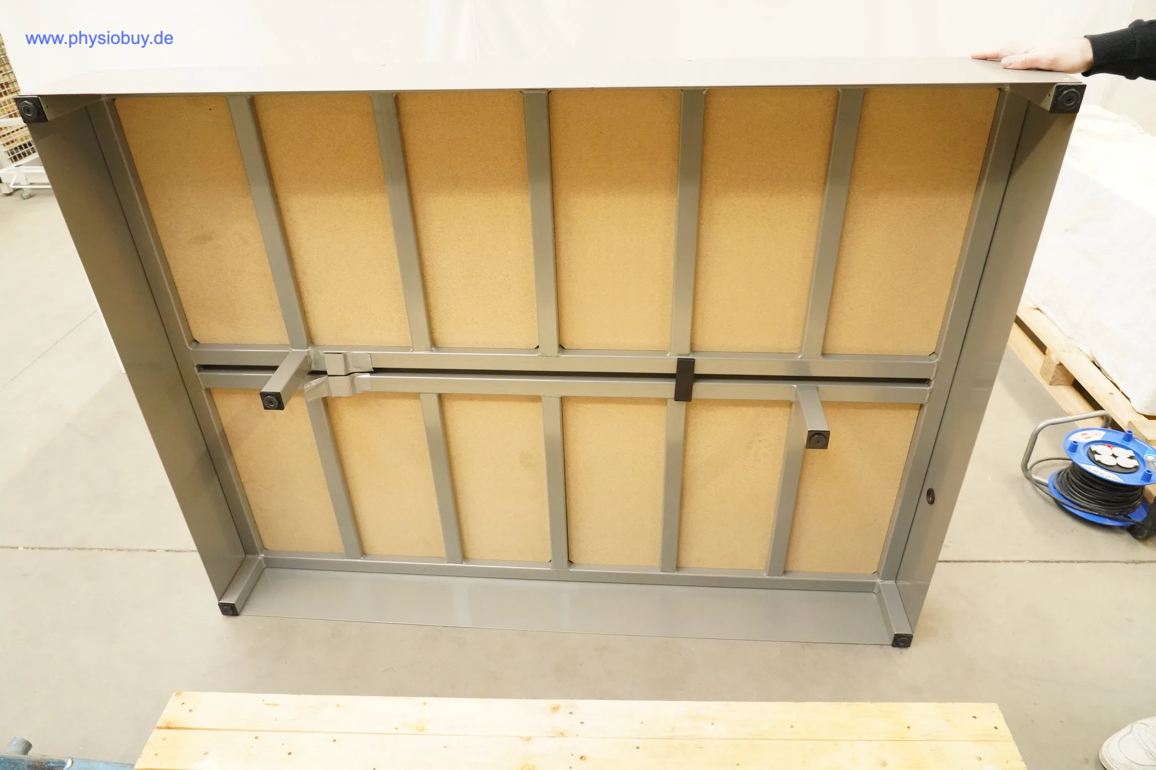 Easy Torque, Grundplatte mit Holzeinlagen aufgestellt, Seitenansicht