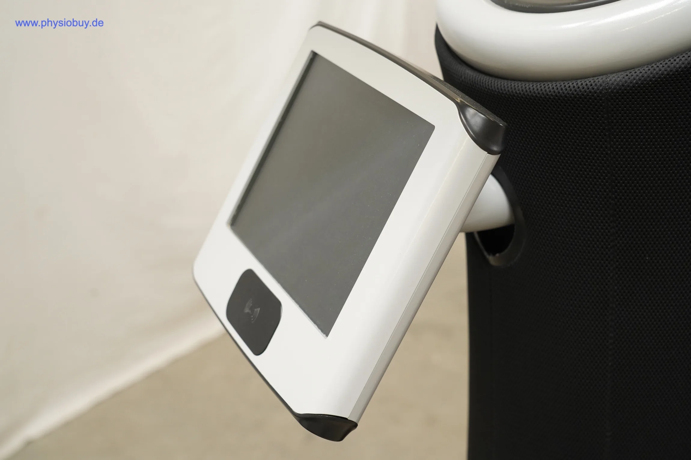 Touchscreen-Display am eGym Lat Pull, Nahaufnahme