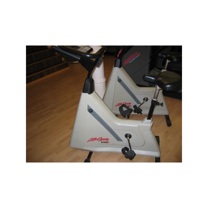 Life Fitness Life Cycle 8500 Ergometer, zwei Geräte nebeneinander