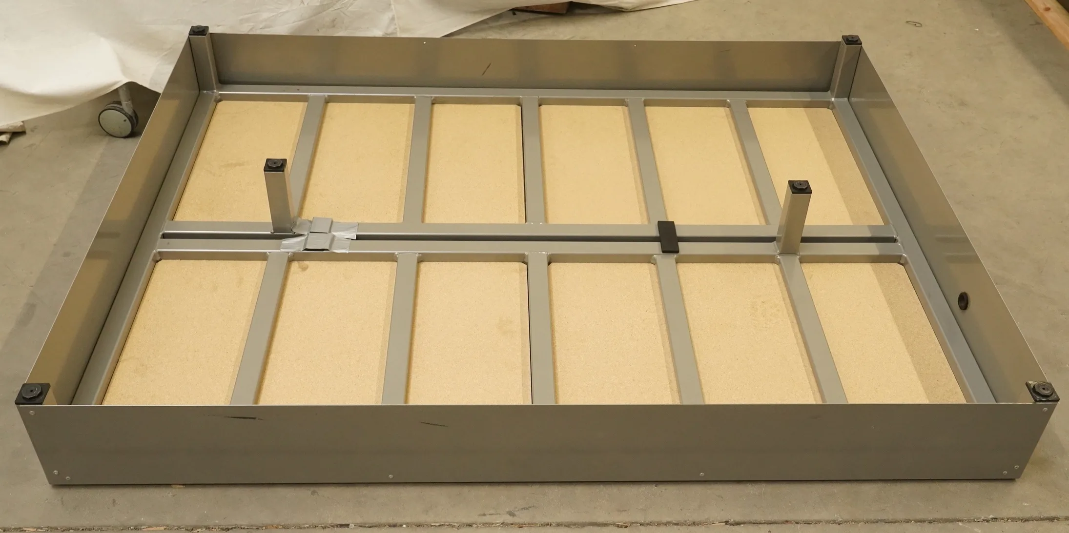 Easy Torque, Grundplatte mit Holzeinlagen und Metallrahmen, Draufsicht