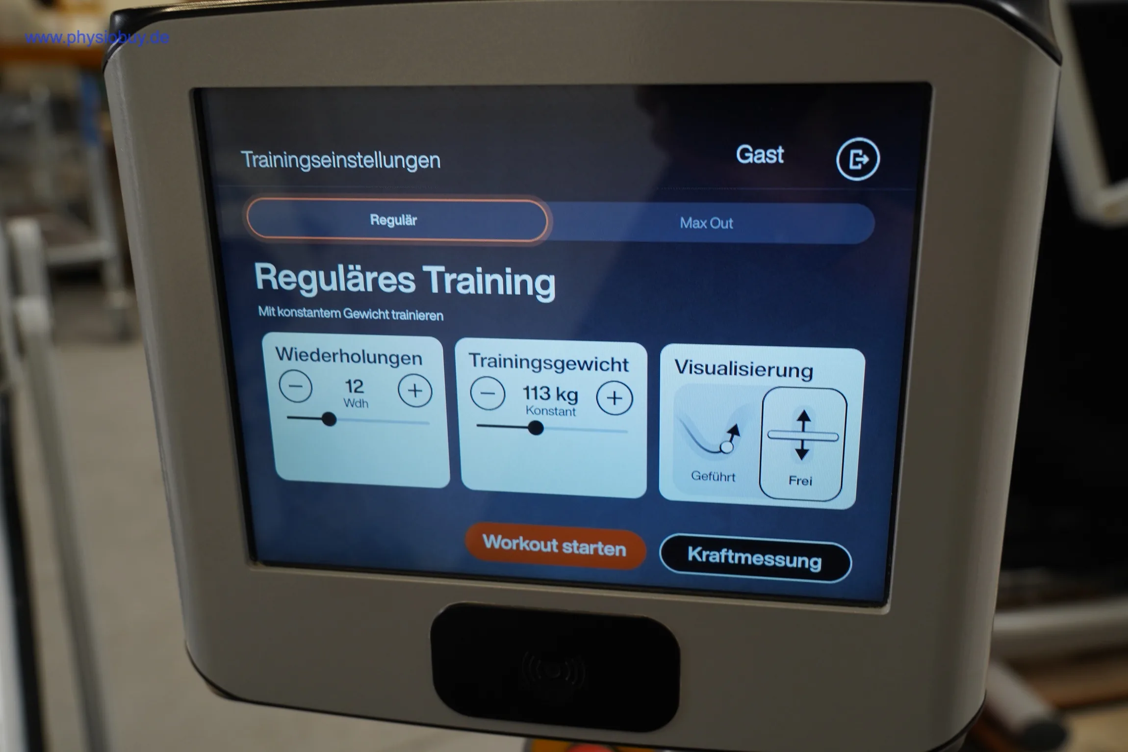 eGym-Kraftzirkel, Display mit Trainingseinstellungen für Wiederholungen und Gewicht