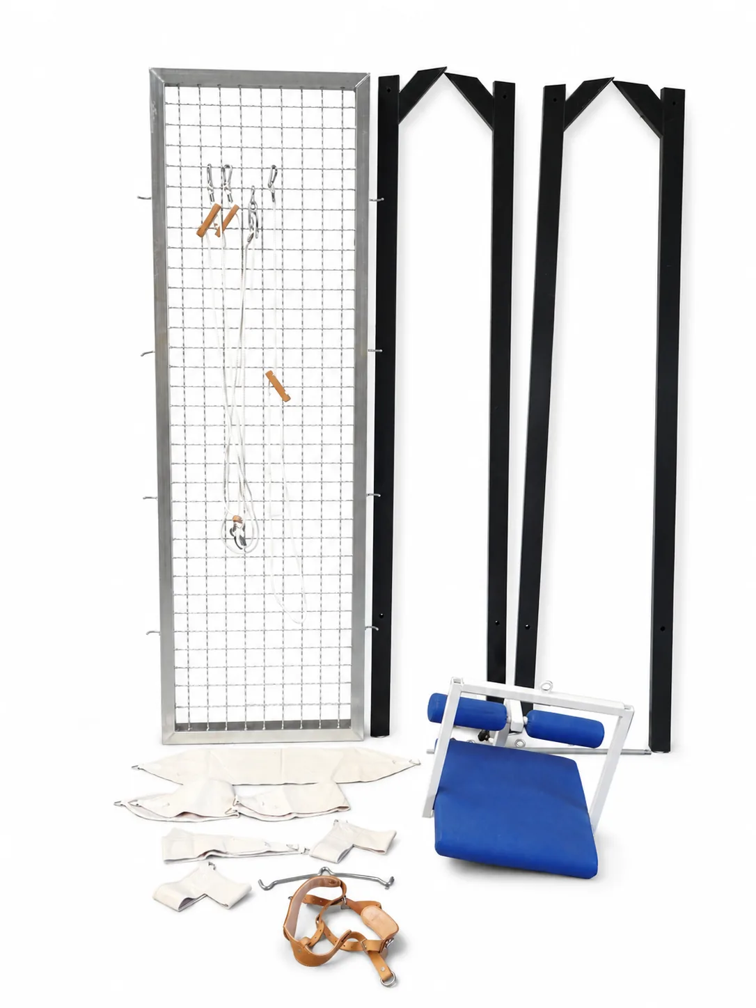 FREI Standschlingentisch mit Sprossenwand, Schlingen und blauer Bank