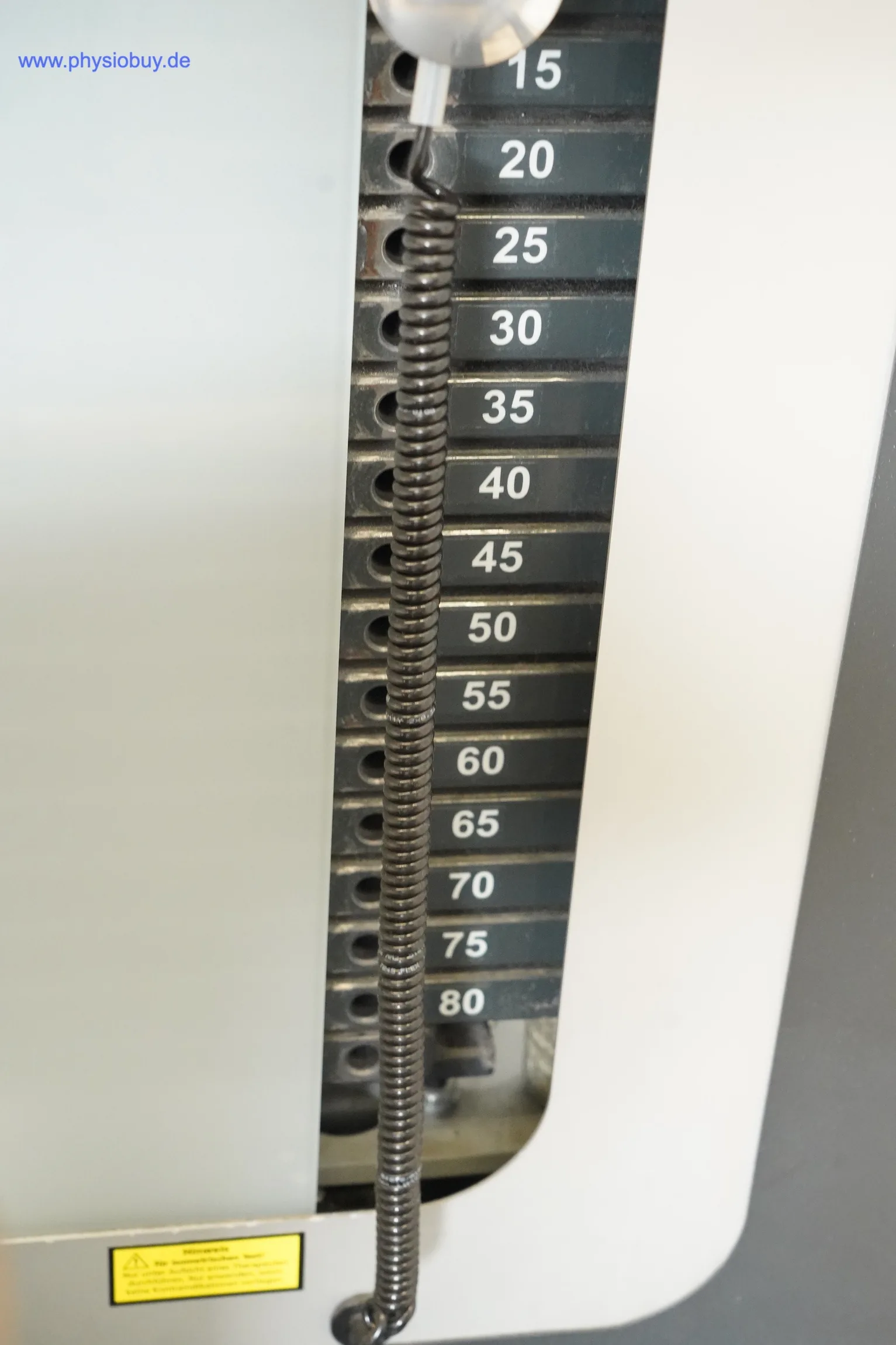 Gewichtsstapel des Tergumed 710 mit Skala von 15 bis 80, Nahaufnahme