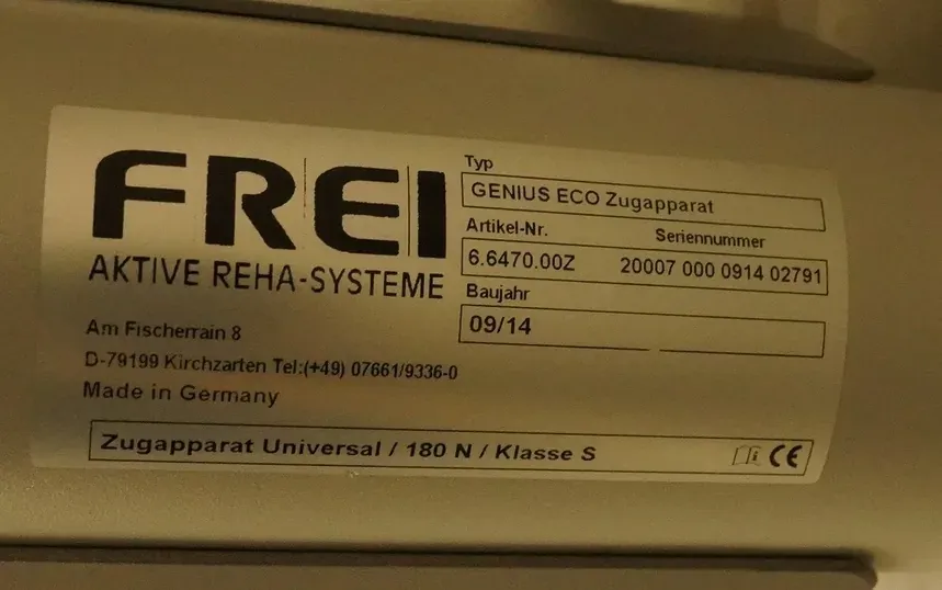 Typenschild eines FREI Genius ECO Zugapparats mit Artikelnummer, Seriennummer und Baujahr 09/14
