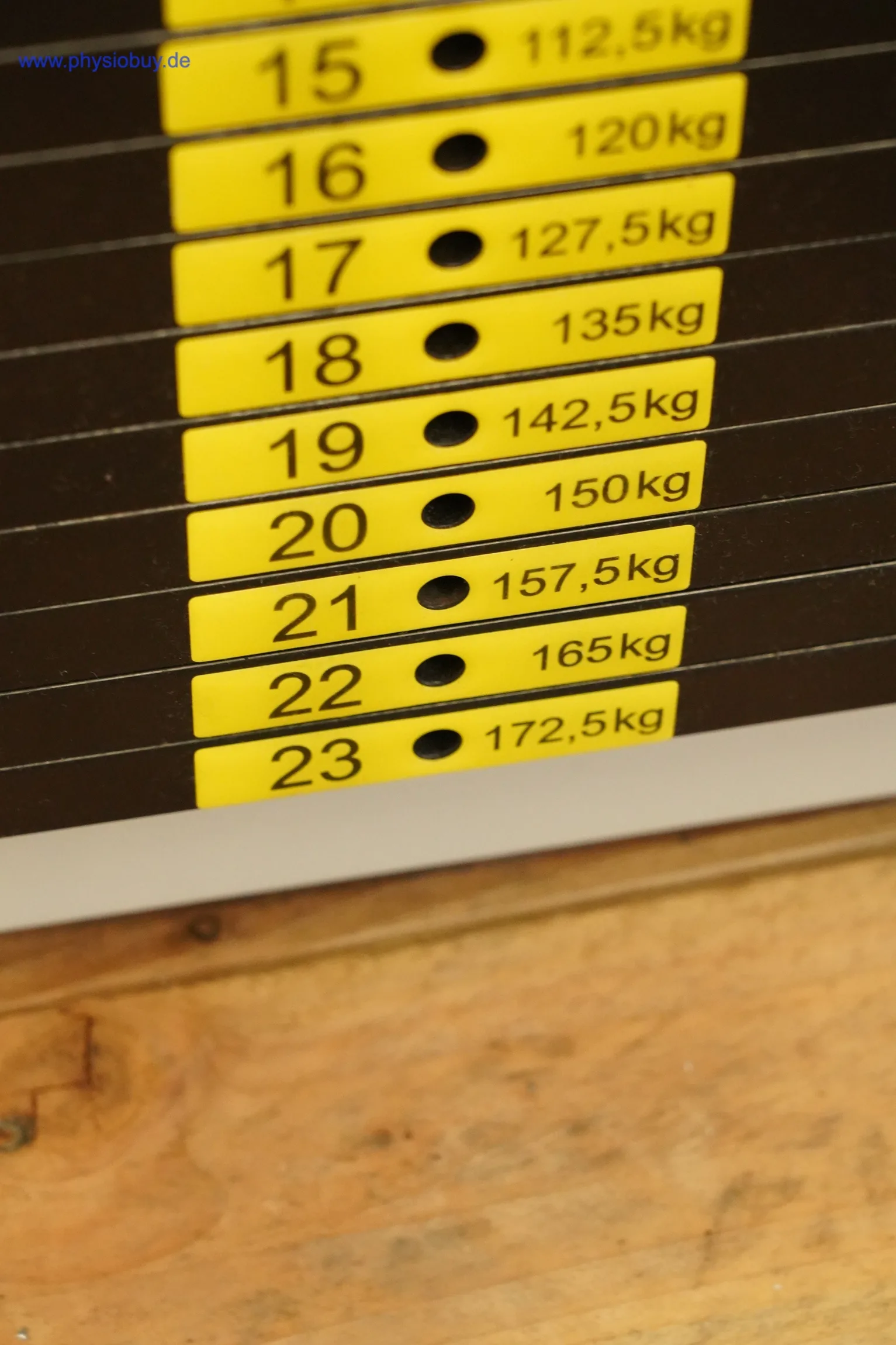 Gewichtsstapel mit Steckschlüssel-Skala von 112,5 bis 172,5 kg an der Ergo-Fit Beinpresse 4000, Nahaufnahme
