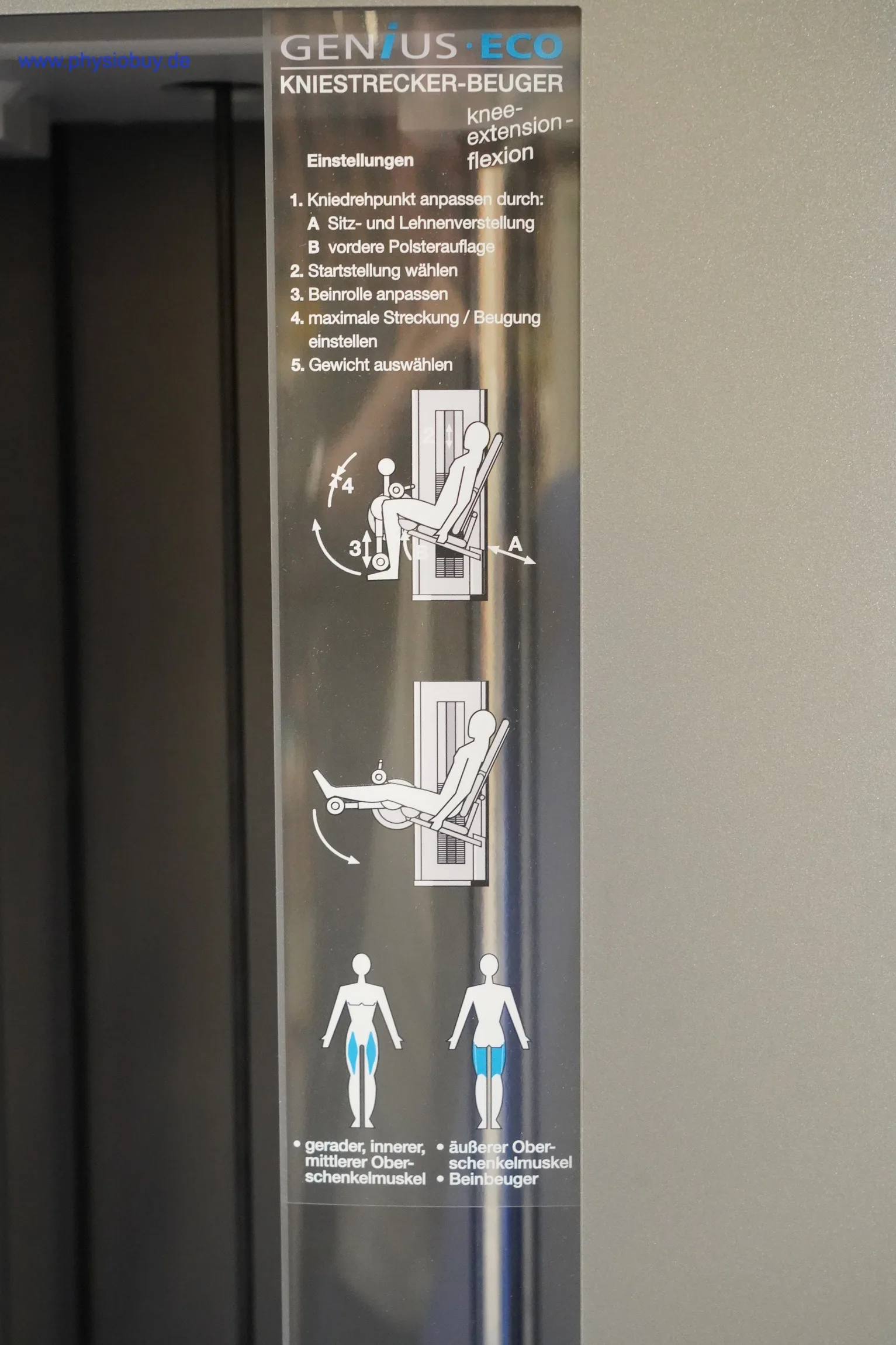 FREI Genius ECO Kniestrecker-Beuger: Anleitungstafel mit Einstellschritten, Bewegungszeichnungen und Muskelgrafik