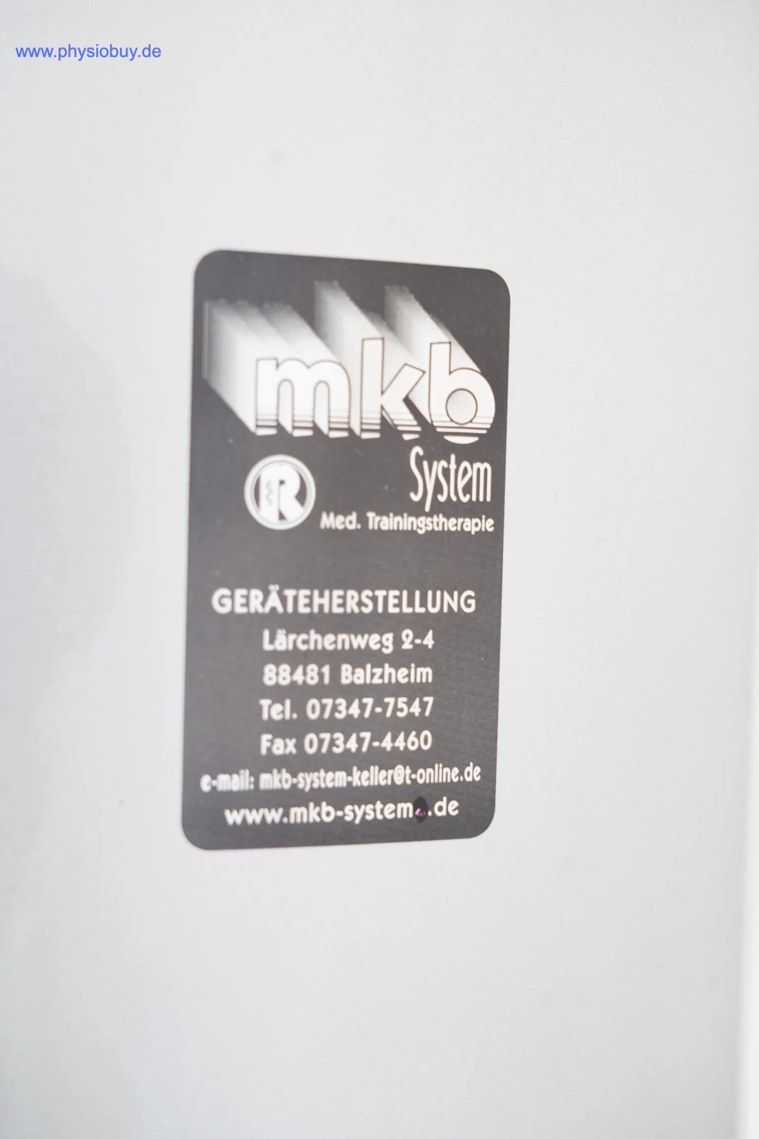 Herstelleraufkleber der mkb System GmbH auf der MKB NB6 Funktionsstemme