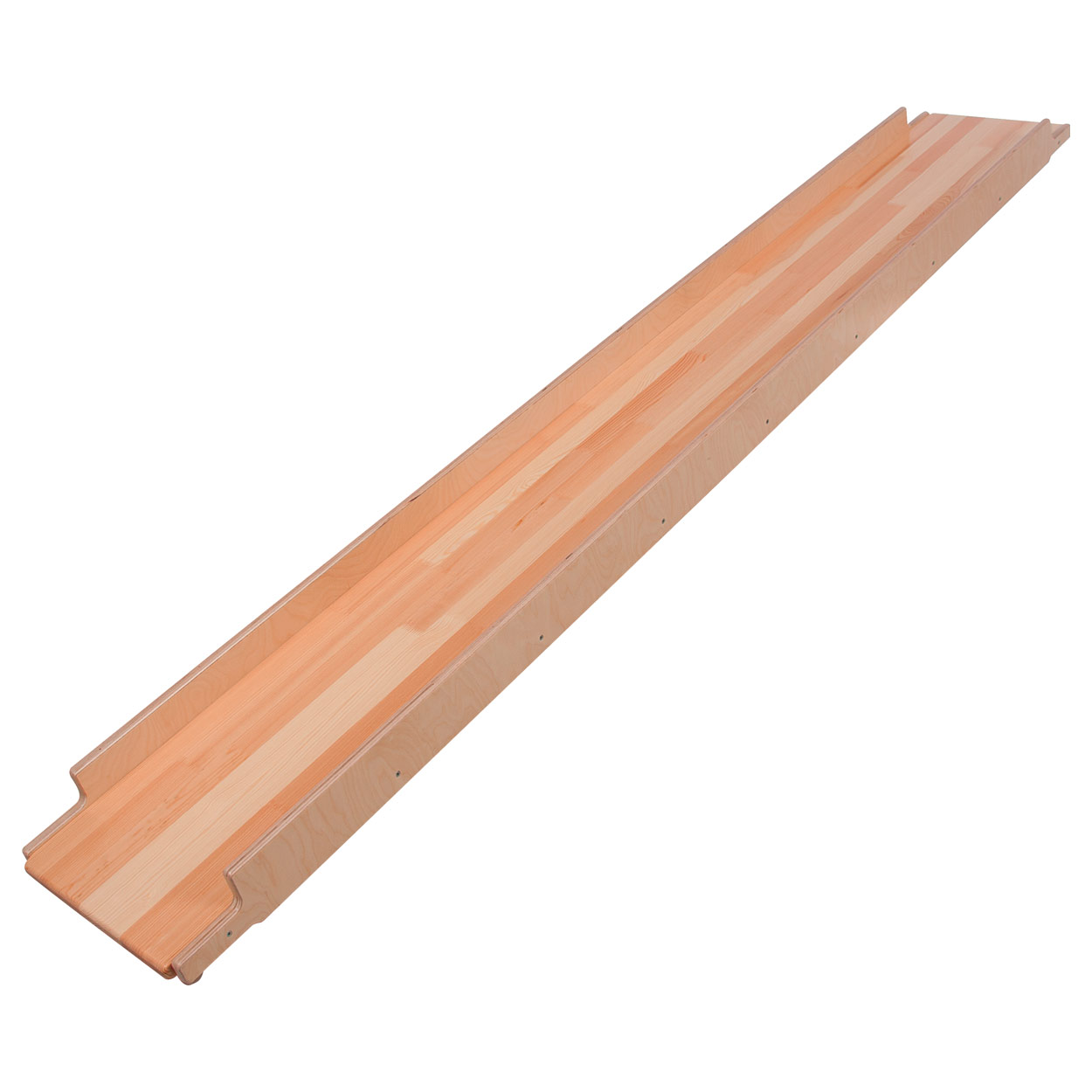 Rutsch- und Kletterbrett für Sprossenwand aus hellem Holz, schräg von oben, mit seitlichen Leisten