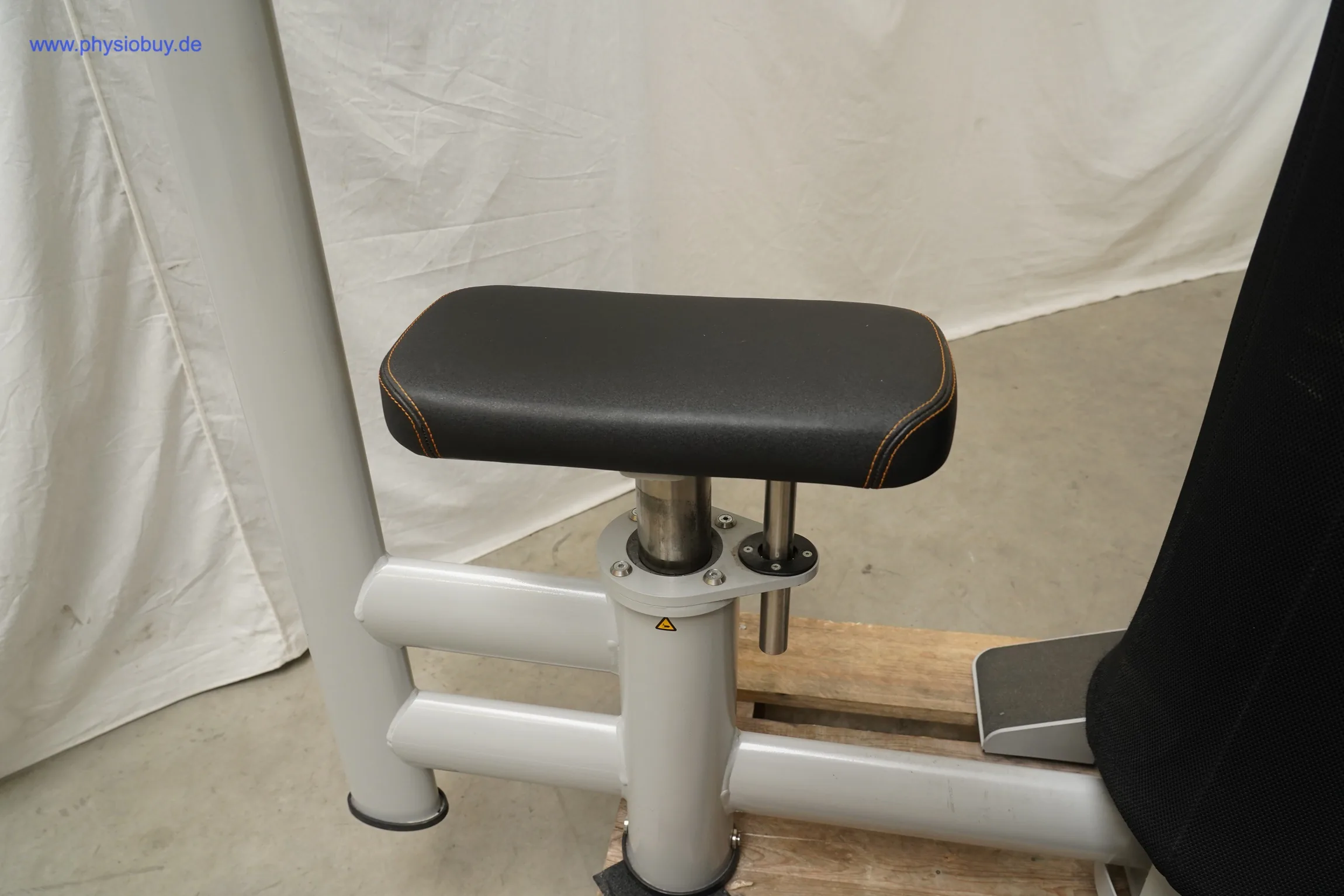 Gepolsterter Sitz des eGym Chest Press, Nahaufnahme