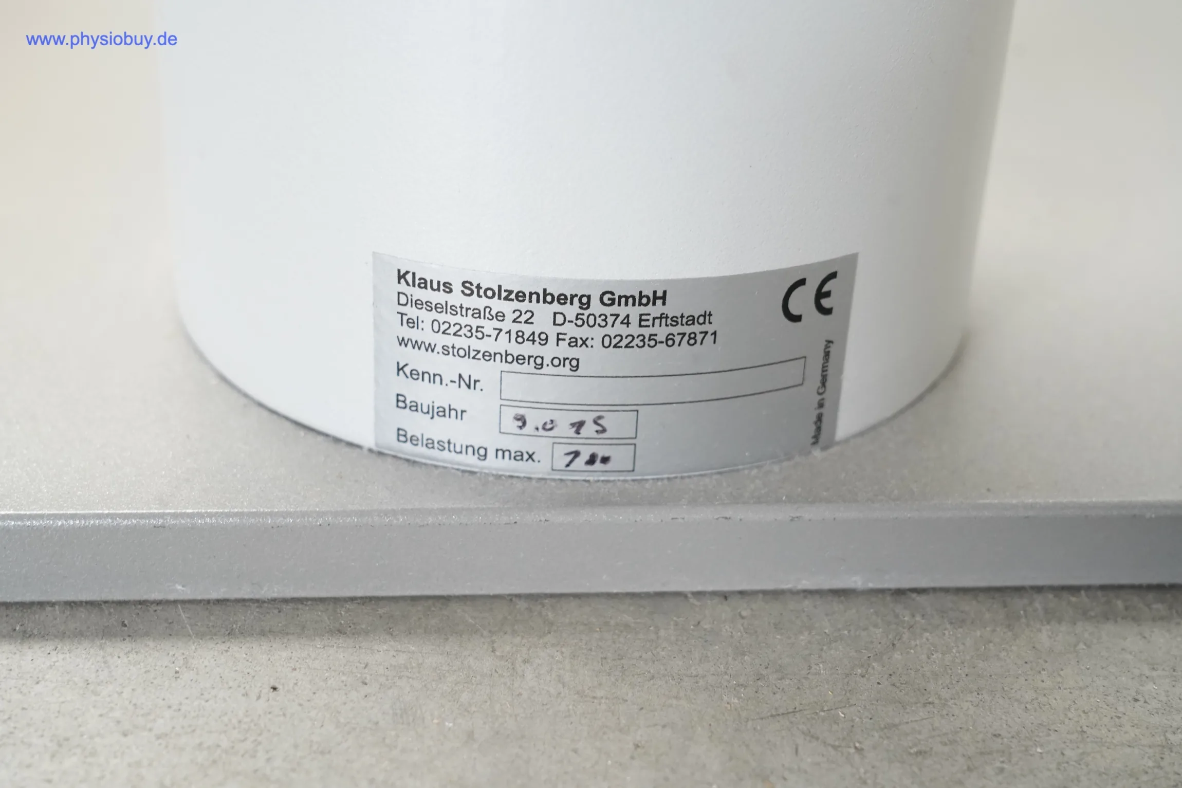 Typenschild der Firma Klaus Stolzenberg GmbH am Pelvictrainer