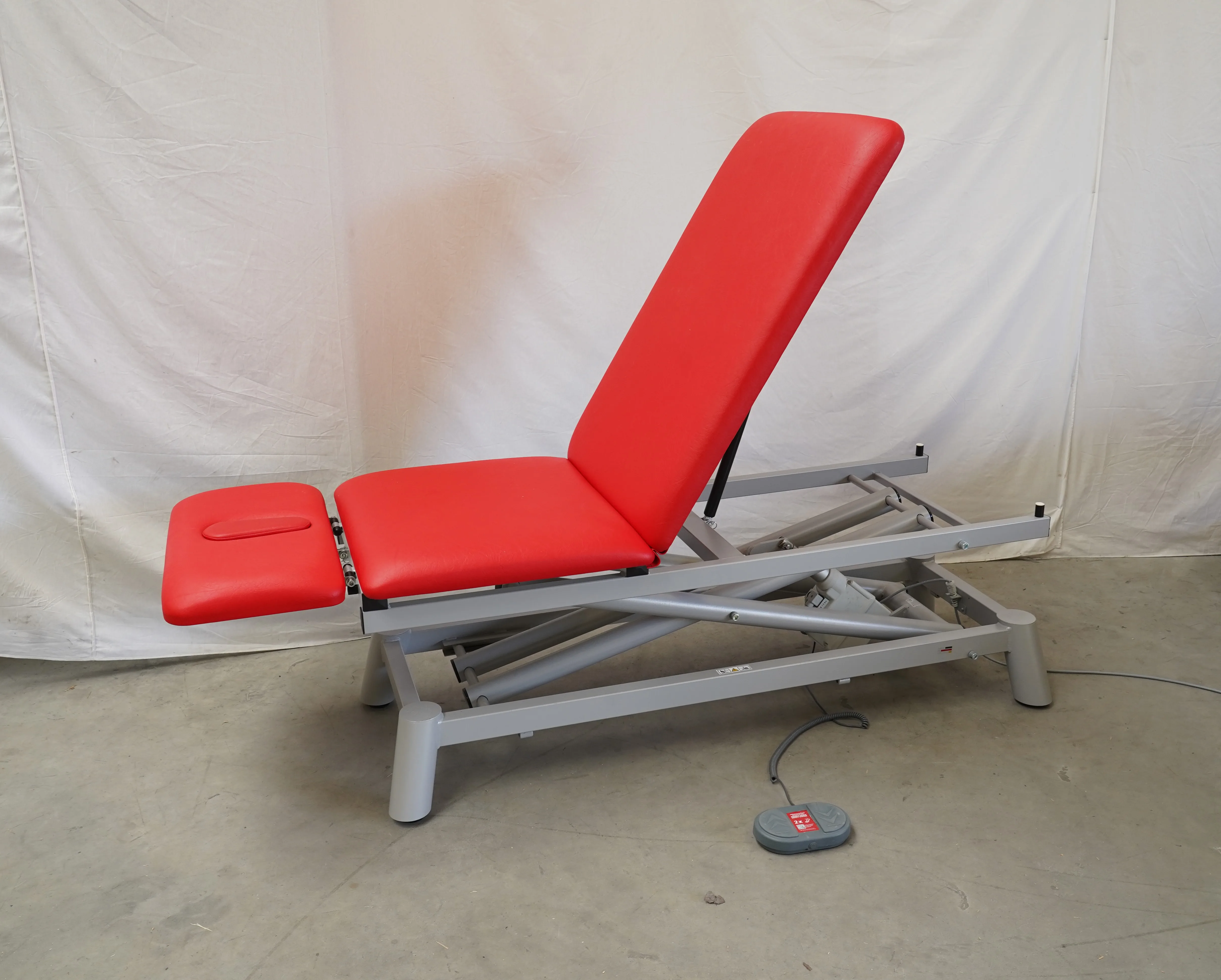 Therapieliege Pino PinoPro elektr., Rückenteil elektrisch aufgestellt