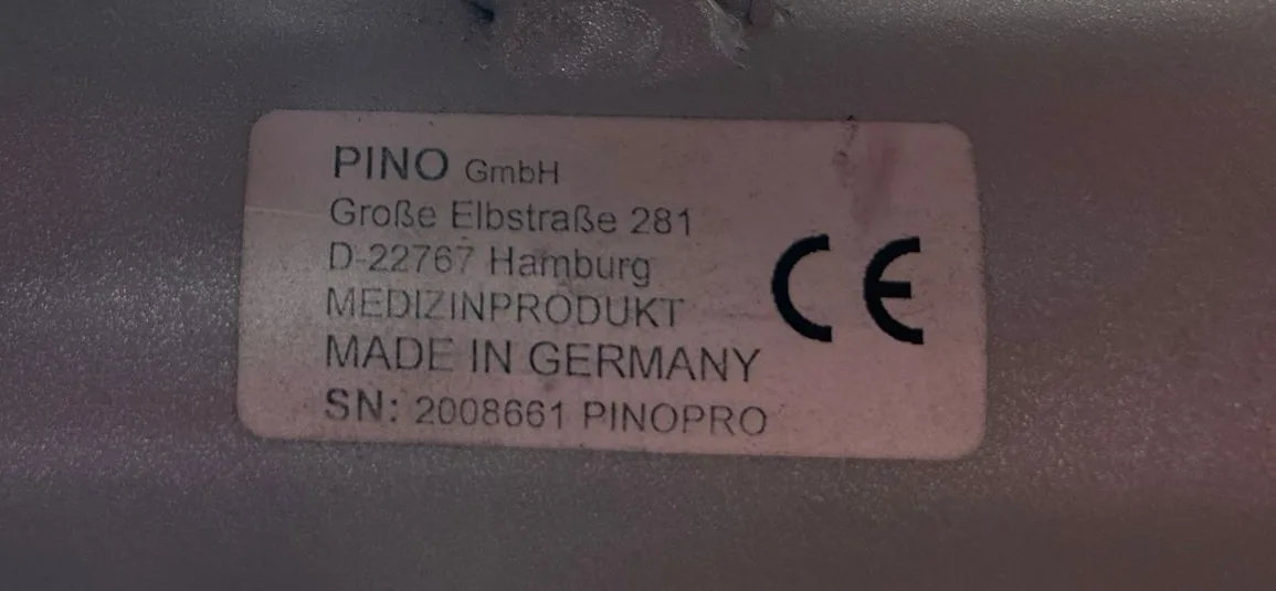 Therapieliege Pino PinoPro elektr., Typenschild PINO GmbH