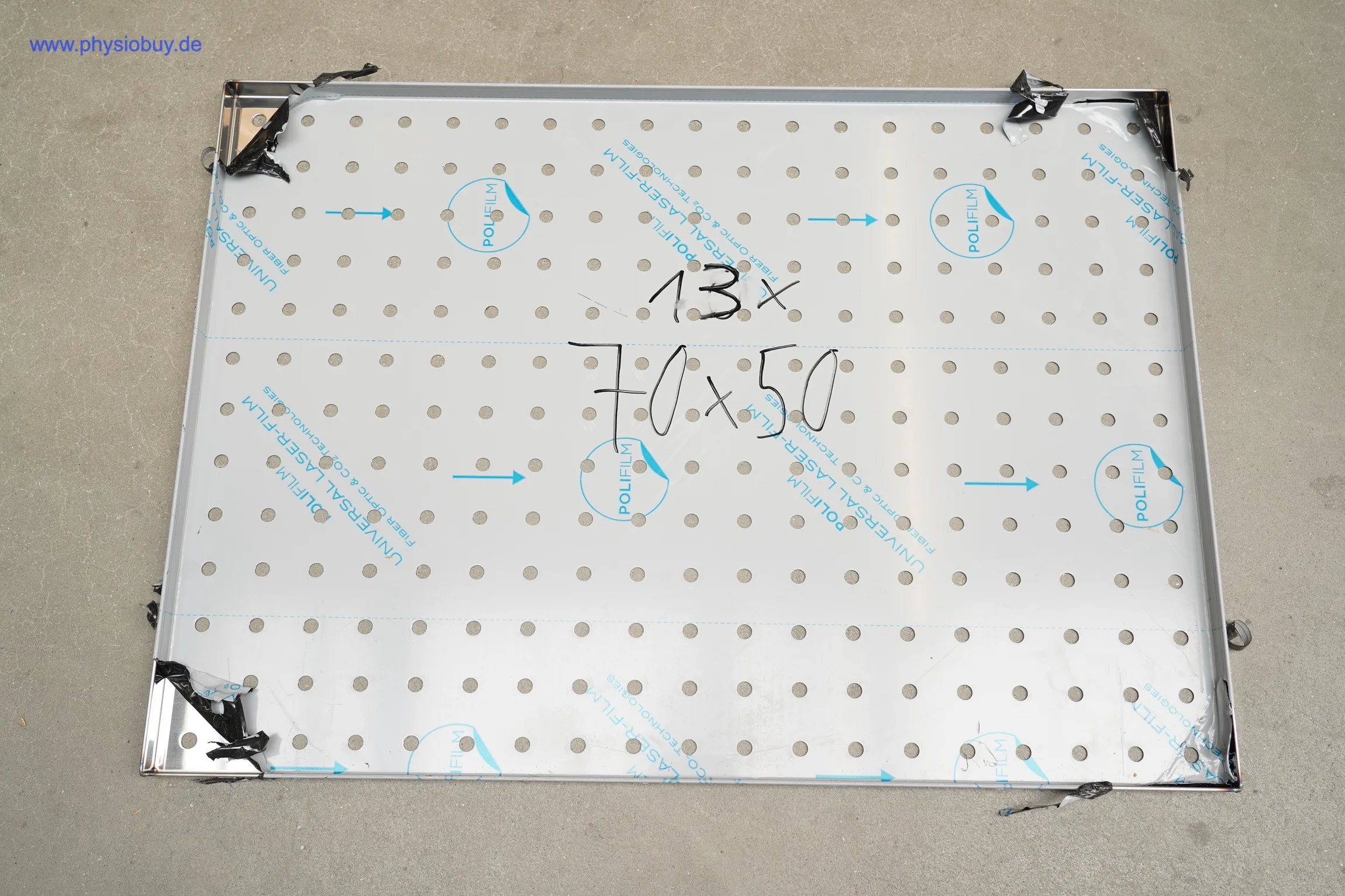 Gelochtes Warmhalteschrankblech mit Schutzfolie und Aufschrift 13x 70x50