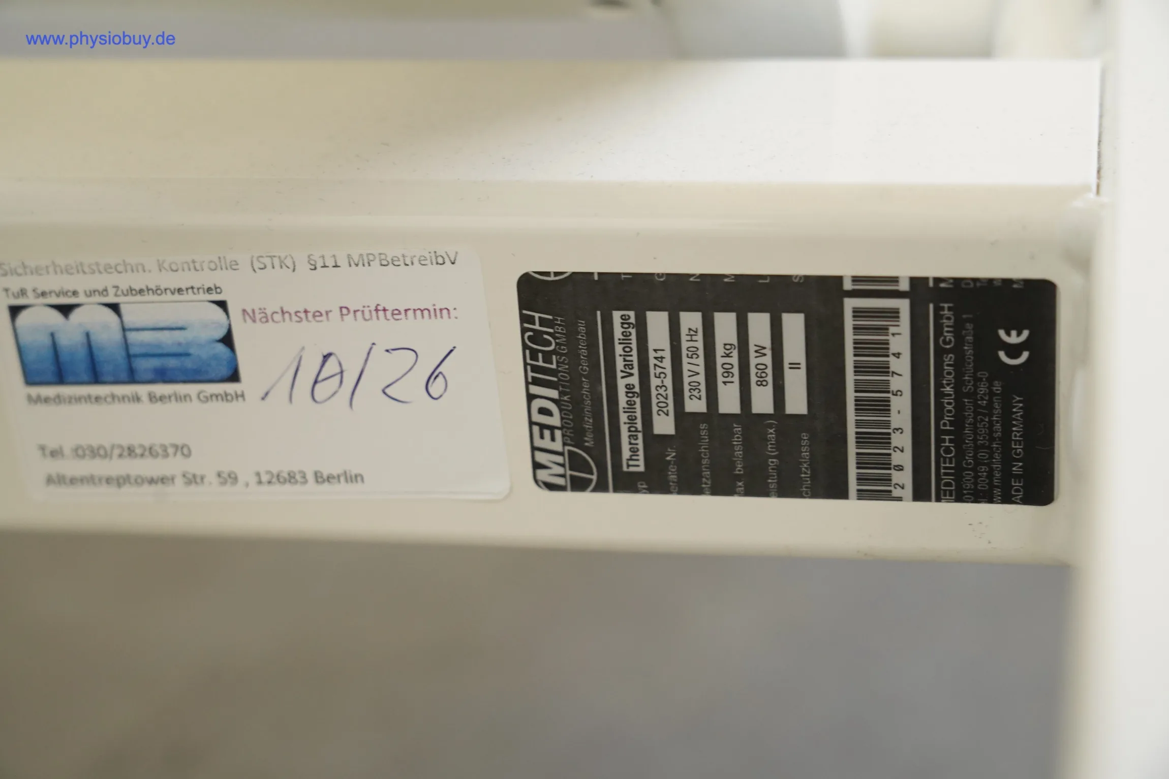 MediTech Therapieliege Vario Nr. 1, Typenschild mit Prüfplakette