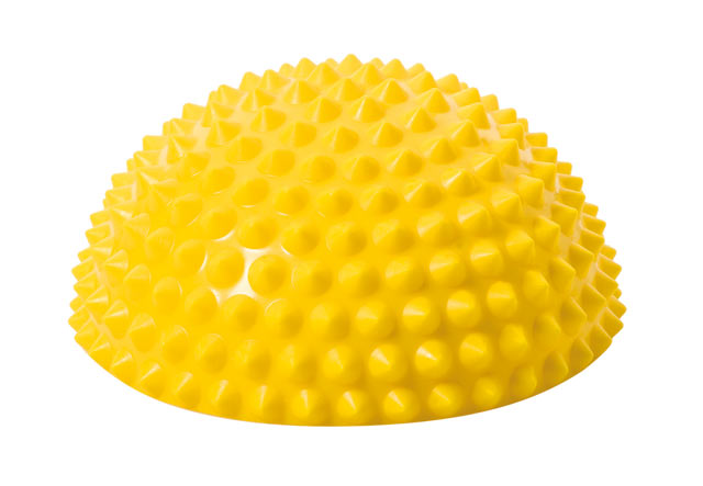 Gelber Balance-Igel als Halbkugel mit Noppen