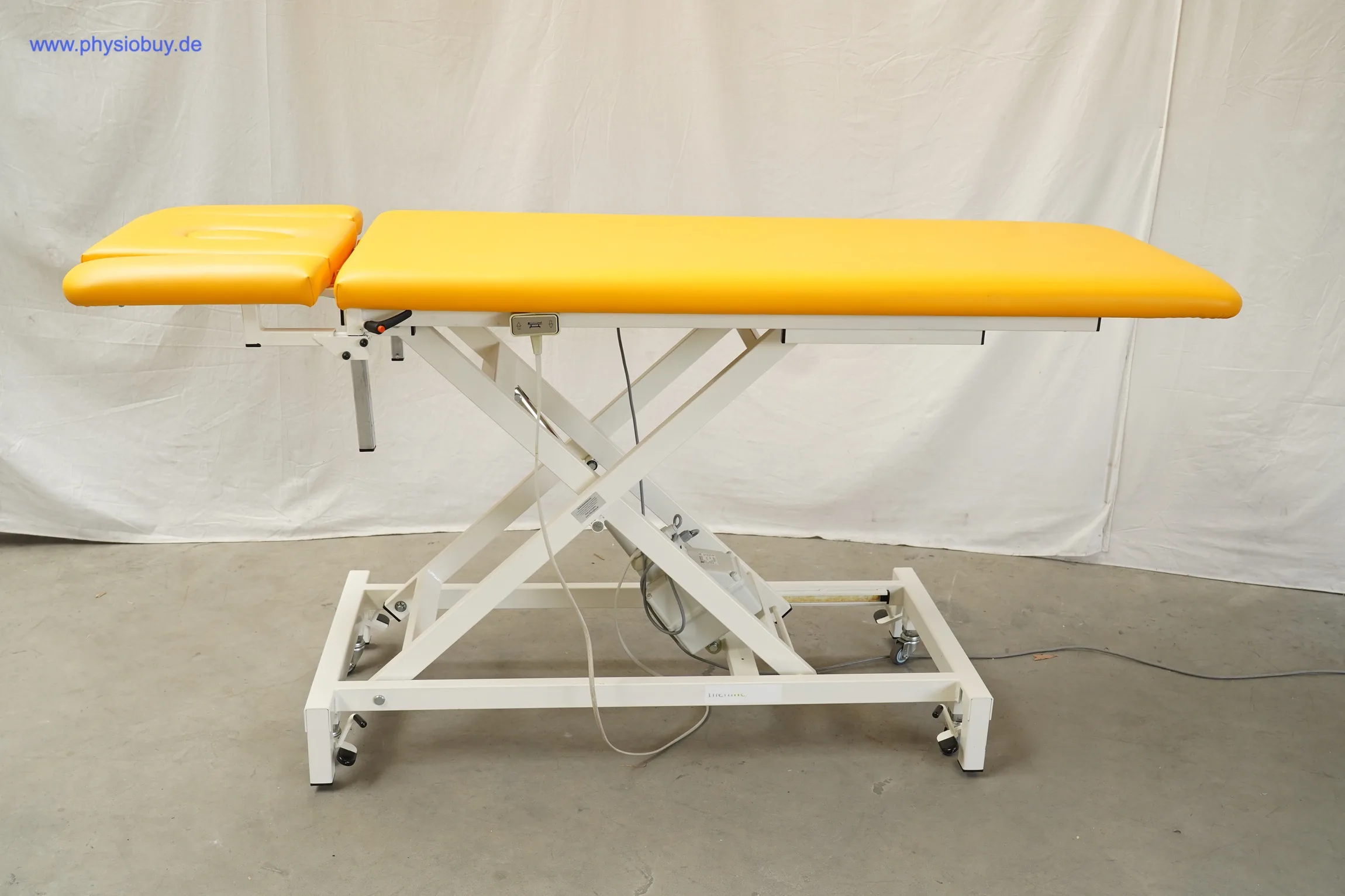 Theraflex Therapieliege Favorite mit gelbem Polster, komplette Seitenansicht