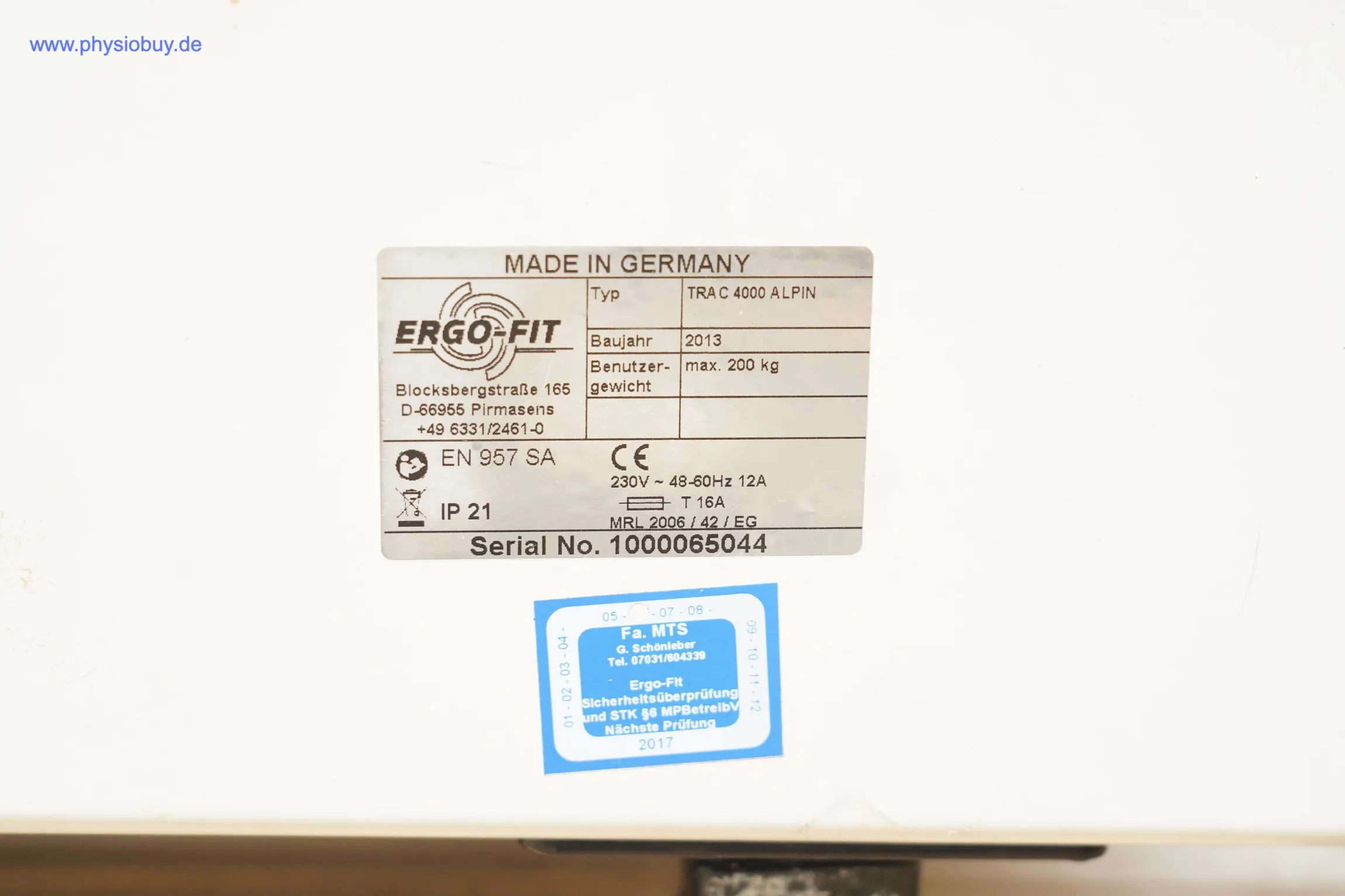 Typenschild des Ergo-Fit Laufbands Trac 4000 Alpin mit Seriennummer