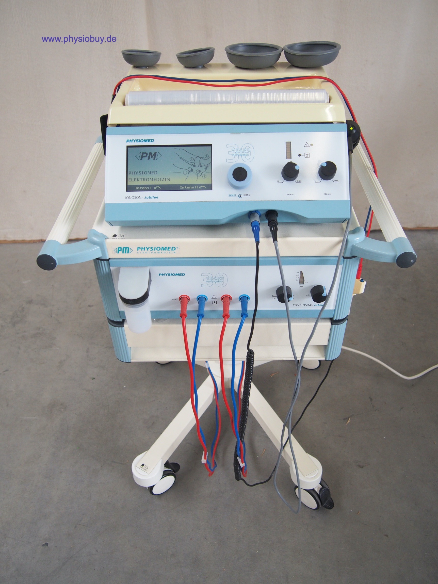Physiomed Ionoson Expert mit Physiovac Expert auf Gerätewagen mit Saugnäpfen und Kabeln