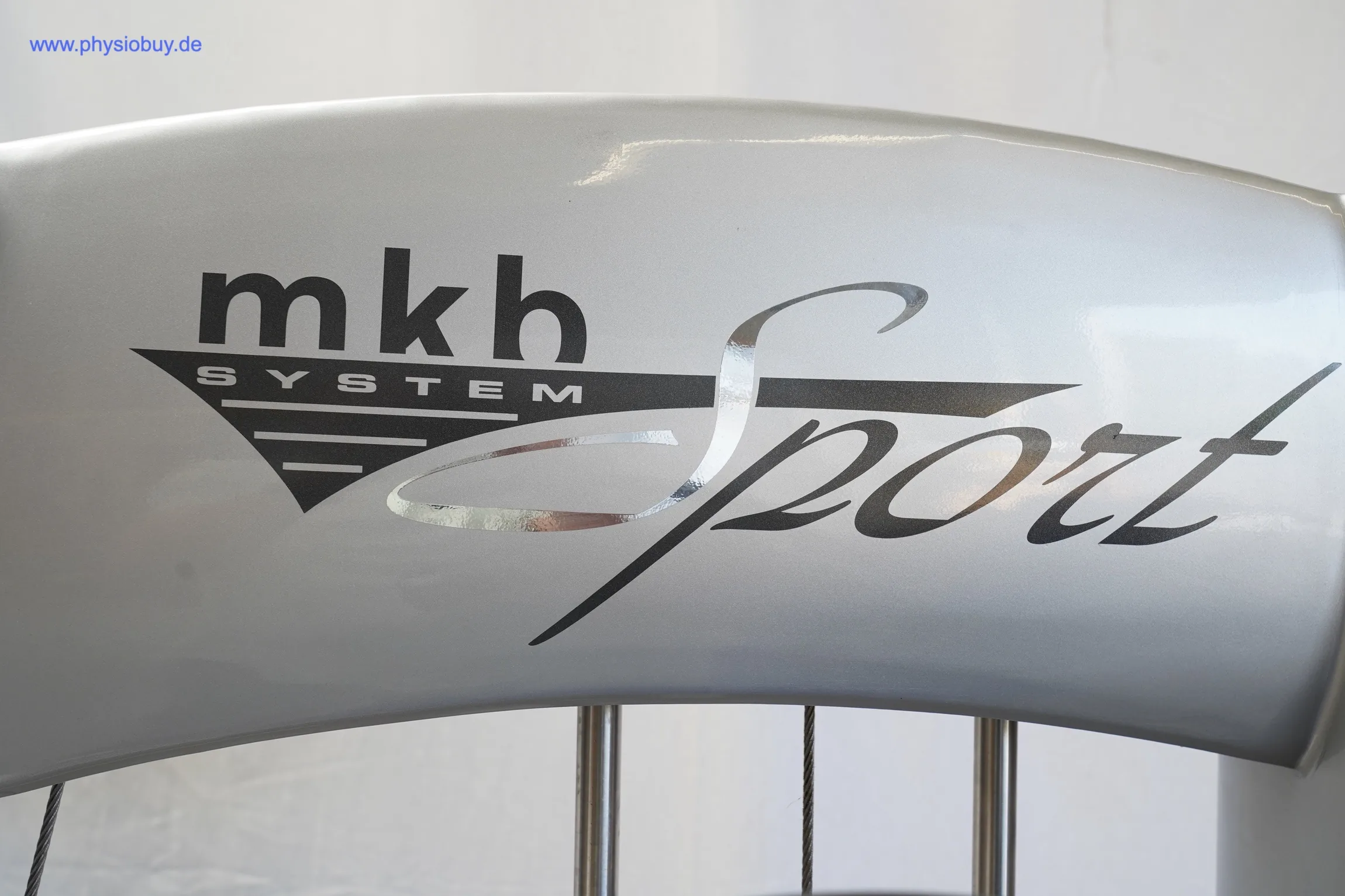 MKB-System-Sport-Schriftzug auf dem geschwungenen Gehäuse der Funktionsstemme