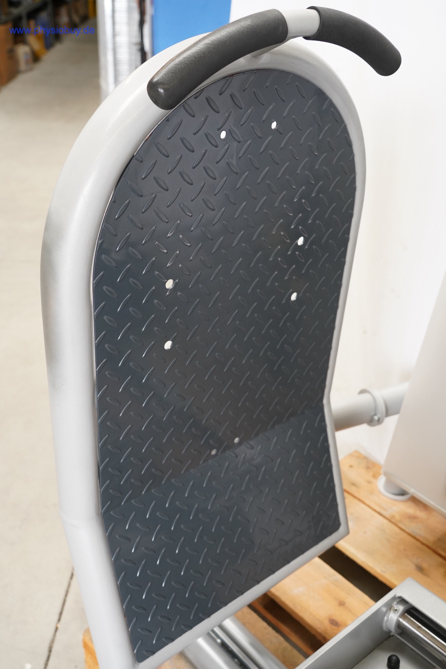 Proxomed Compass 530, gepolsterte Rückenlehne mit Riffelmuster im Detail