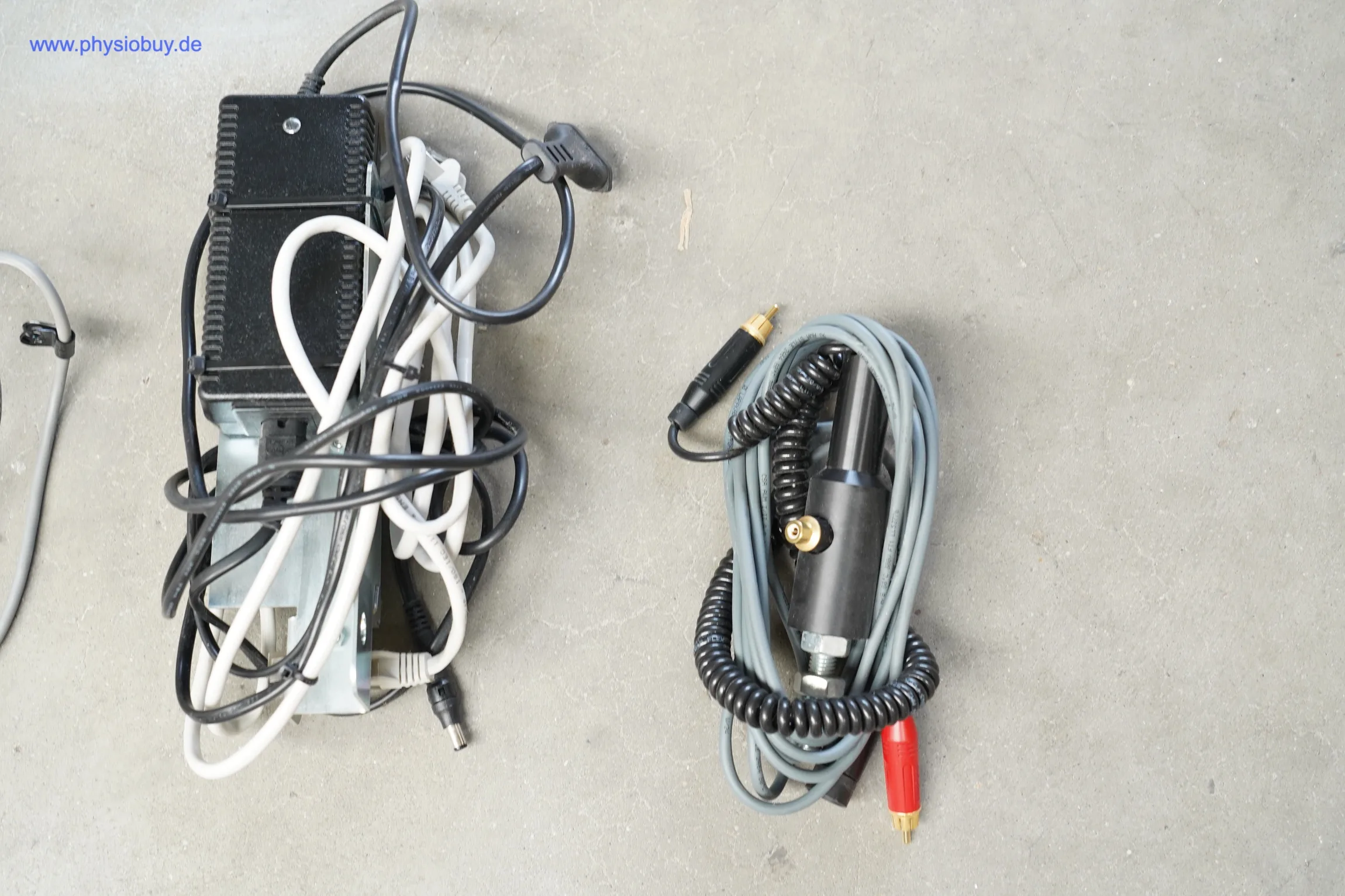 Netzteil mit Kabeln und Anschlussstecker als Ersatzteil für Proxomed-Kraftgeräte