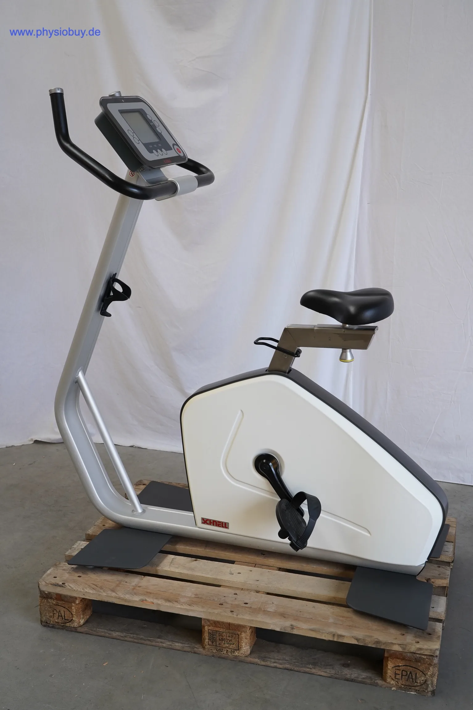 Fahrrad-Ergometer des Schnell Synchro Zirkels auf Palette im Lager