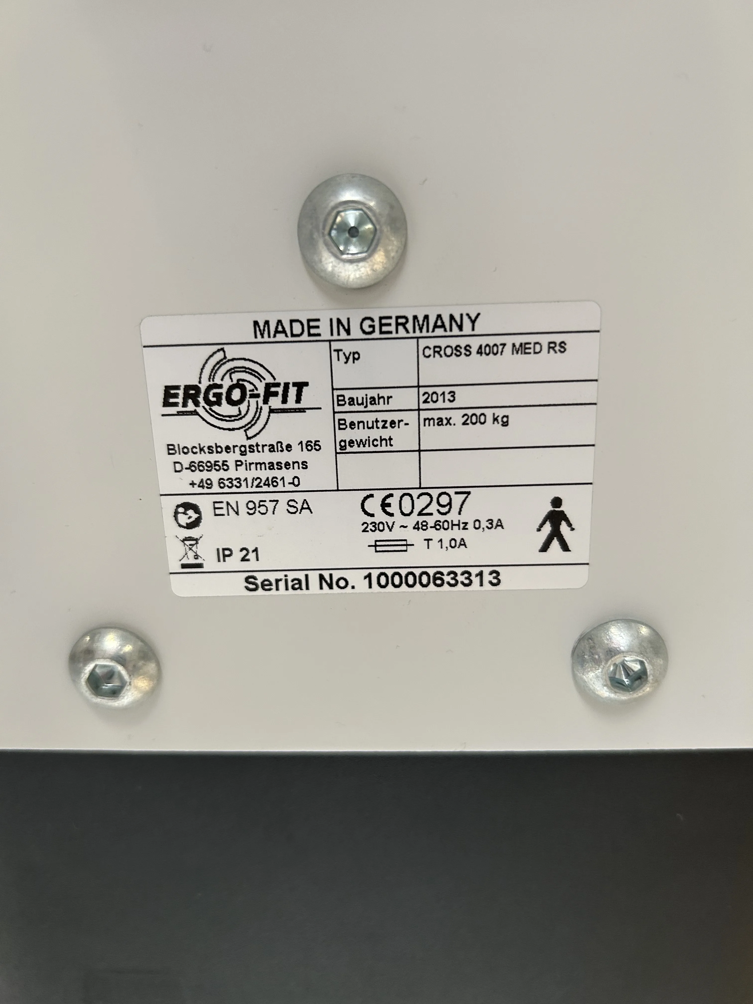 Typenschild Ergo-Fit Cross 4007 med RS mit Seriennummer, Nahaufnahme