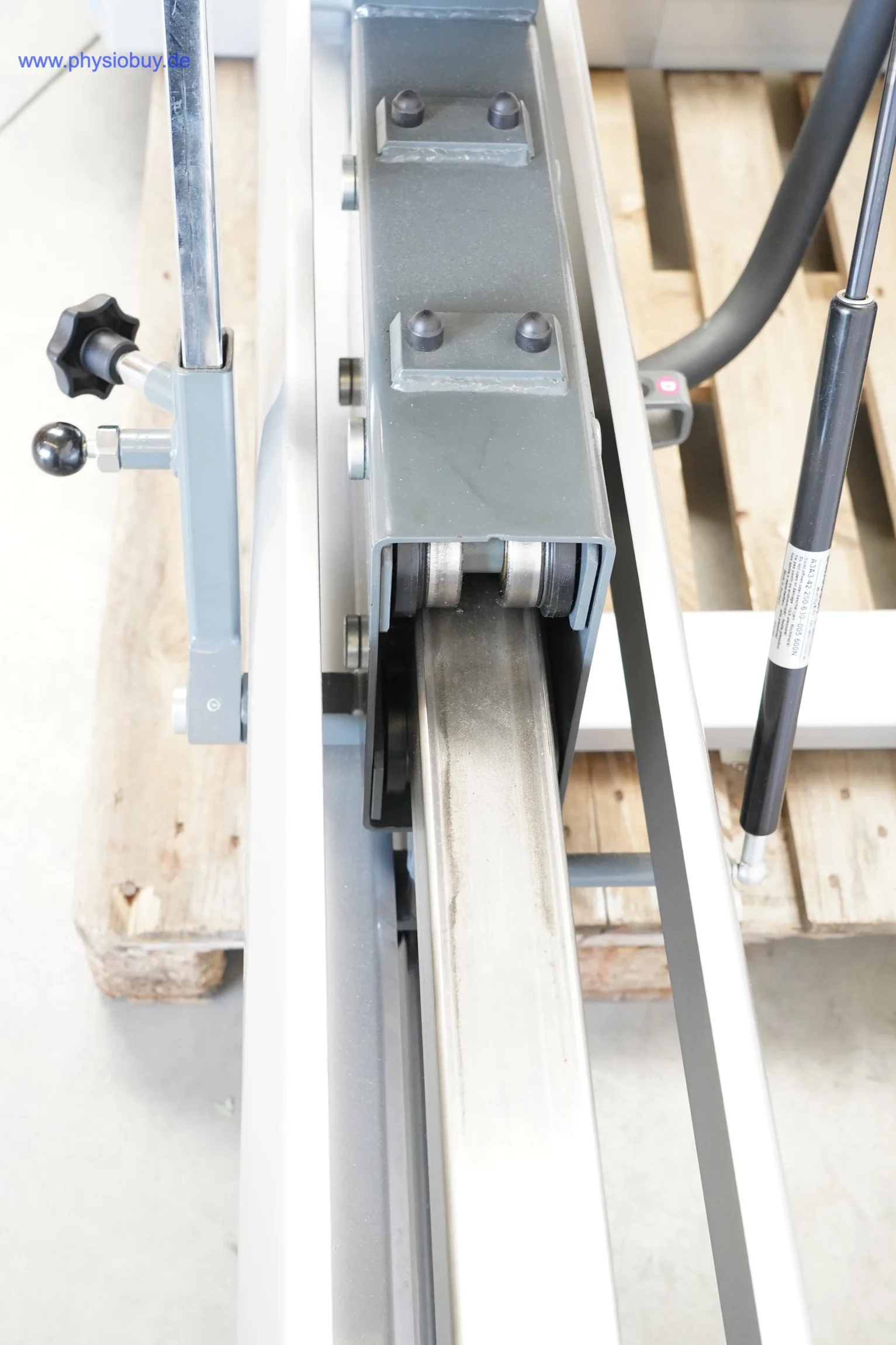 Führungsschiene der MKB NB6 Funktionsstemme mit Rollenlager, Nahaufnahme