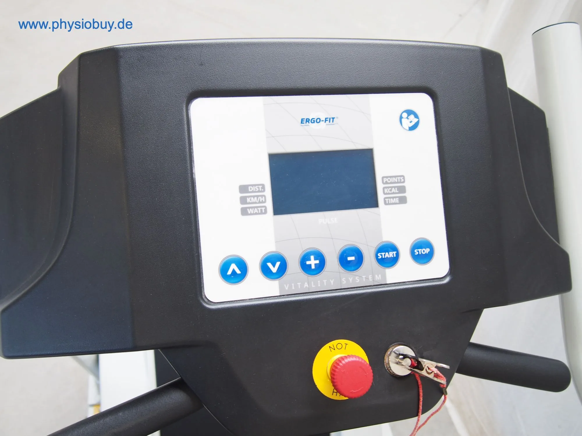 Bedienkonsole des Ergo-Fit Laufbands Trac 4000 Alpin mit Not-Aus-Schalter