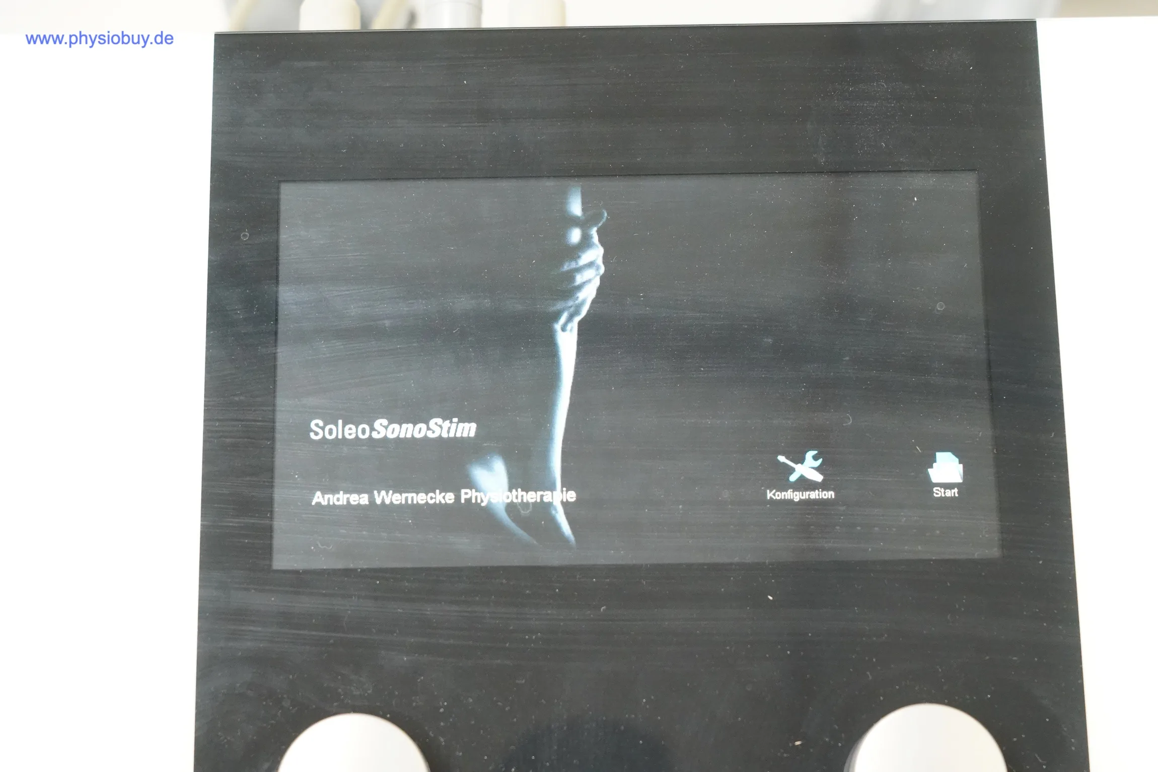 Zimmer Soleo SonoStim: Display mit Startbildschirm, Schaltflächen Konfiguration und Start, im schwarzen Gehäuse