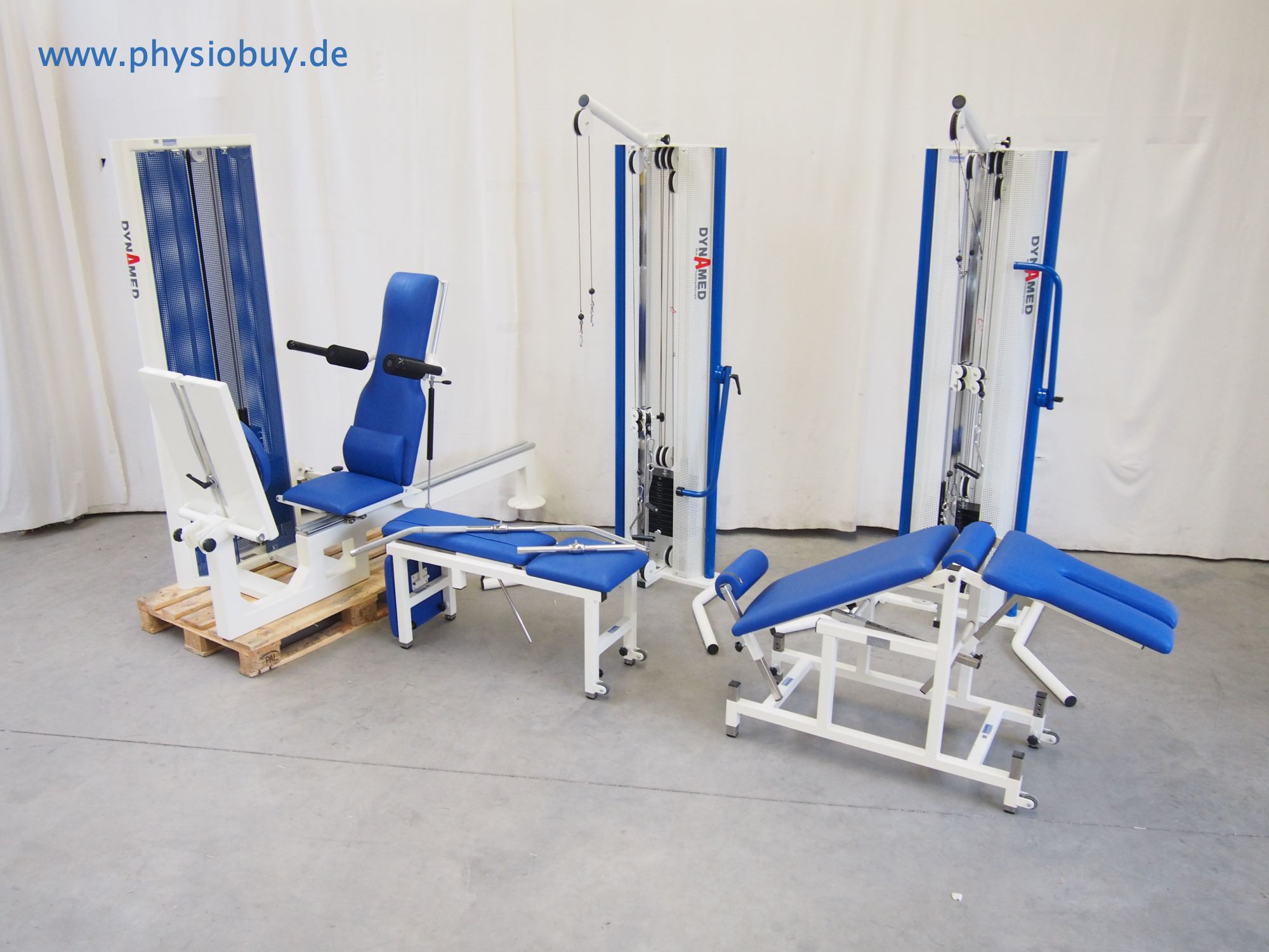 Stolzenberg KG-Gerätesatz mit Beintrainer, Kabelzugtürmen und Behandlungsbänken