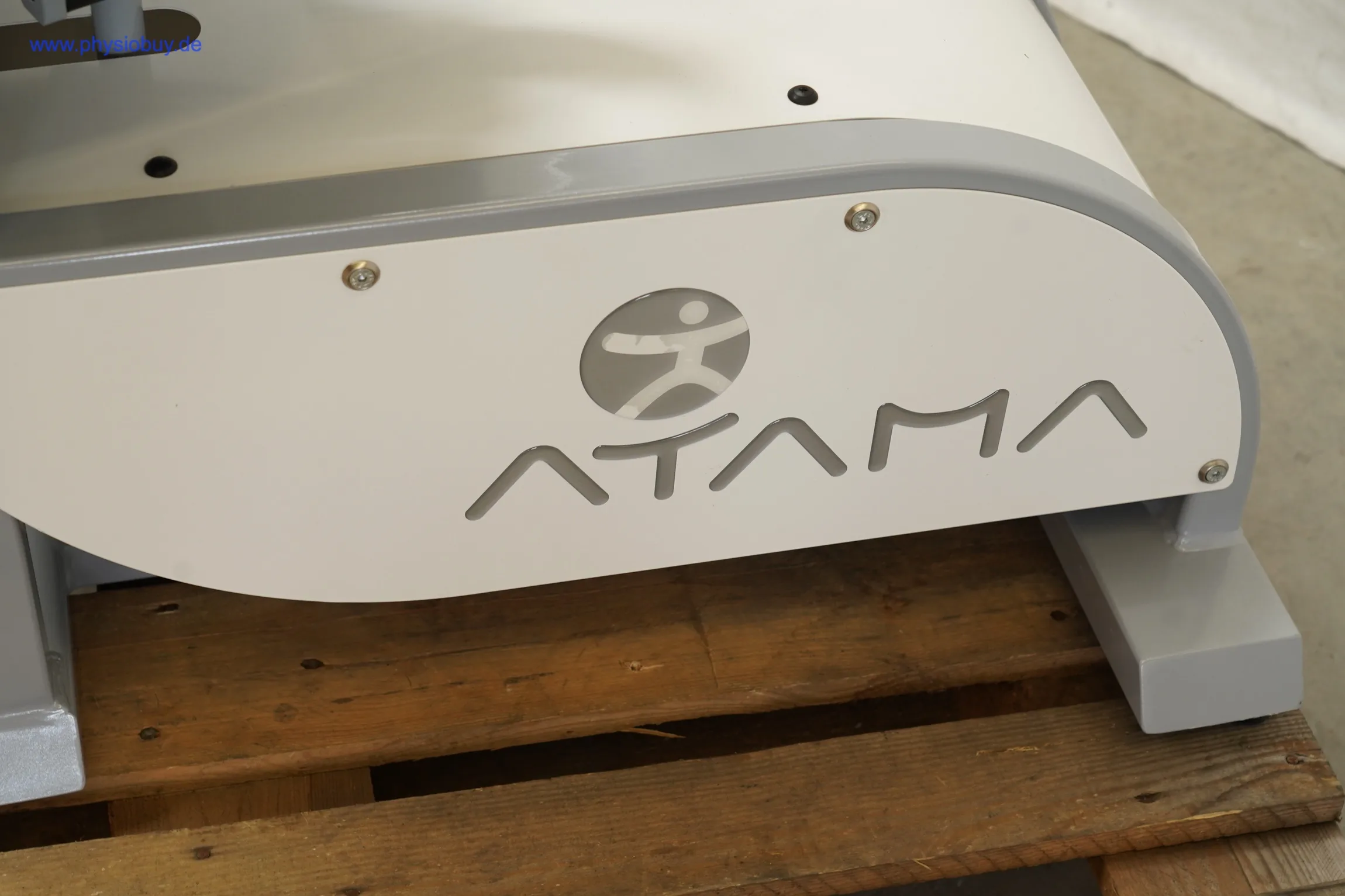ATAMA Excio Gerätezirkel Highline, ATAMA-Logo an der weißen Geräteverkleidung