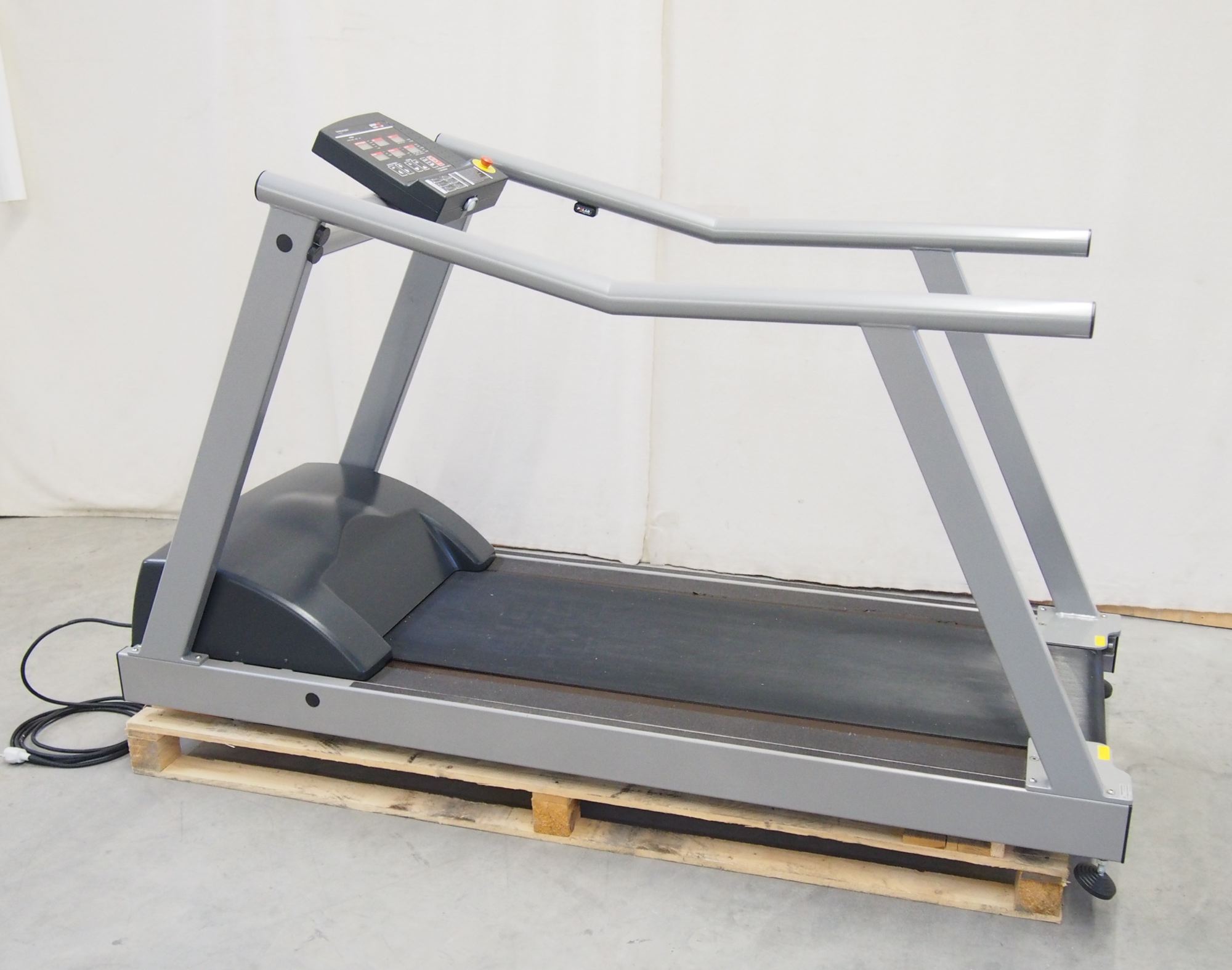 Proxomed Kardiomed Mill S Laufband mit Seitenholmen und Bedienfeld, auf Palette